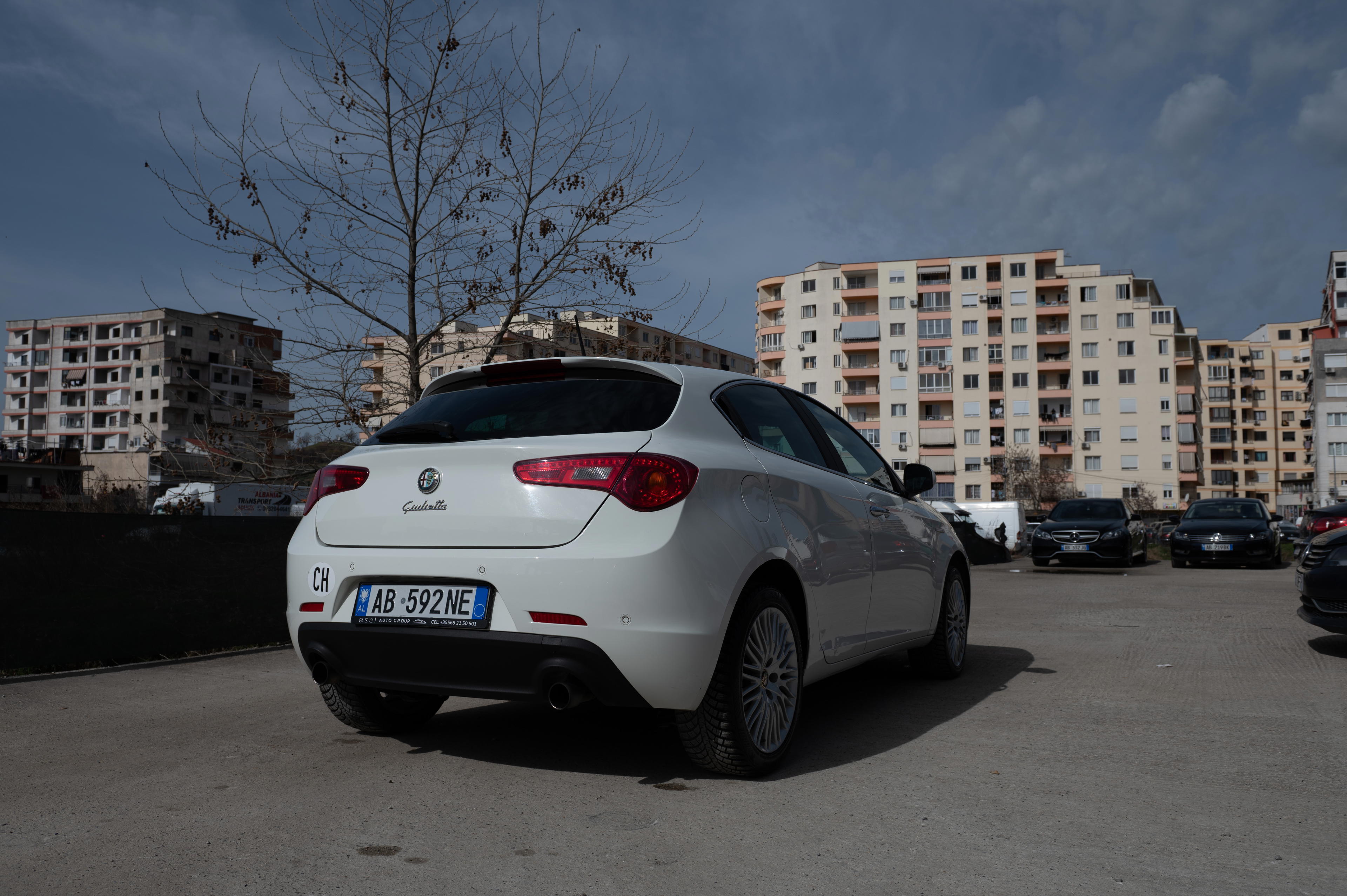 Alfa Romeo Giulietta - side view