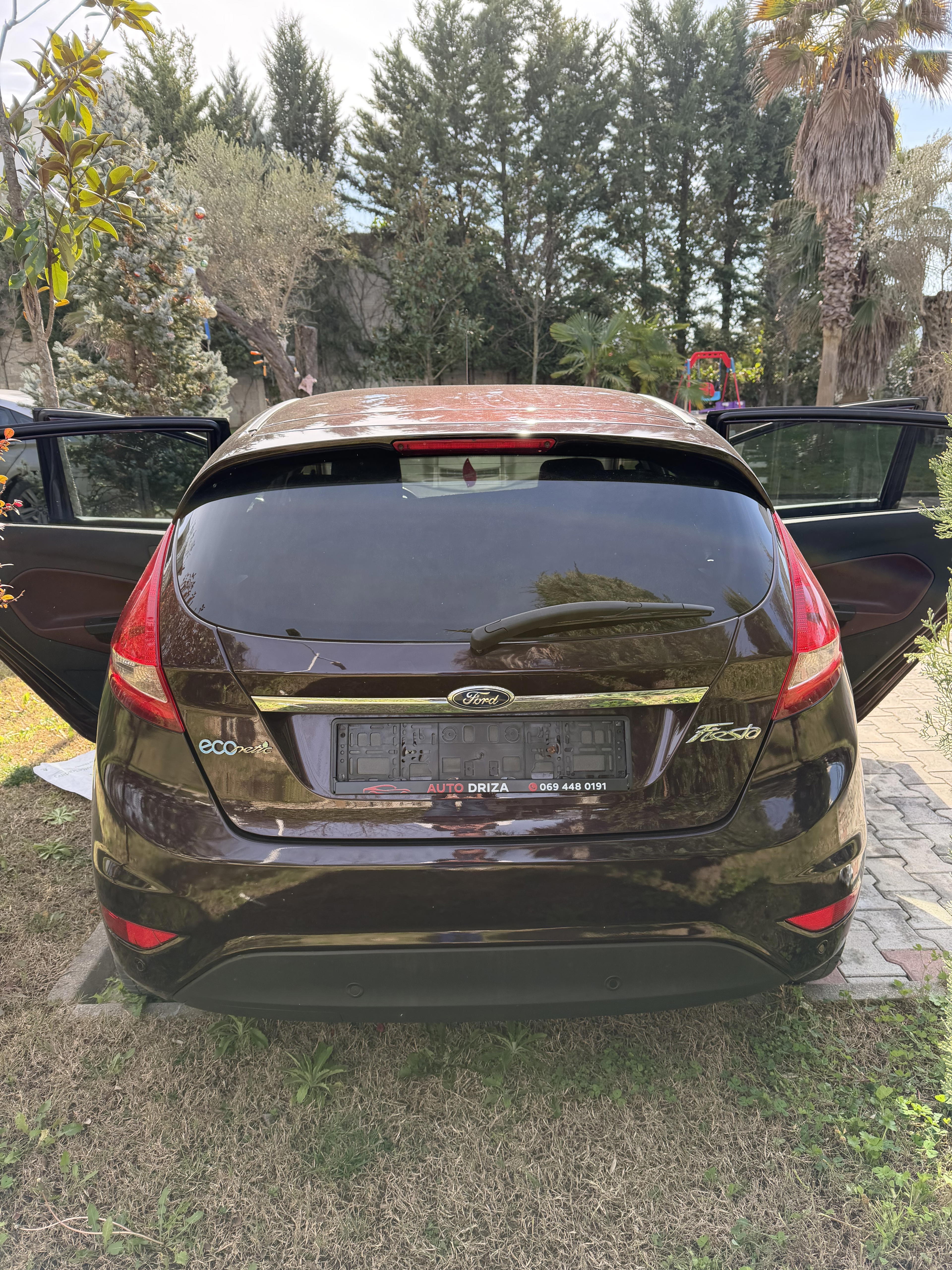Ford Fiesta - side view
