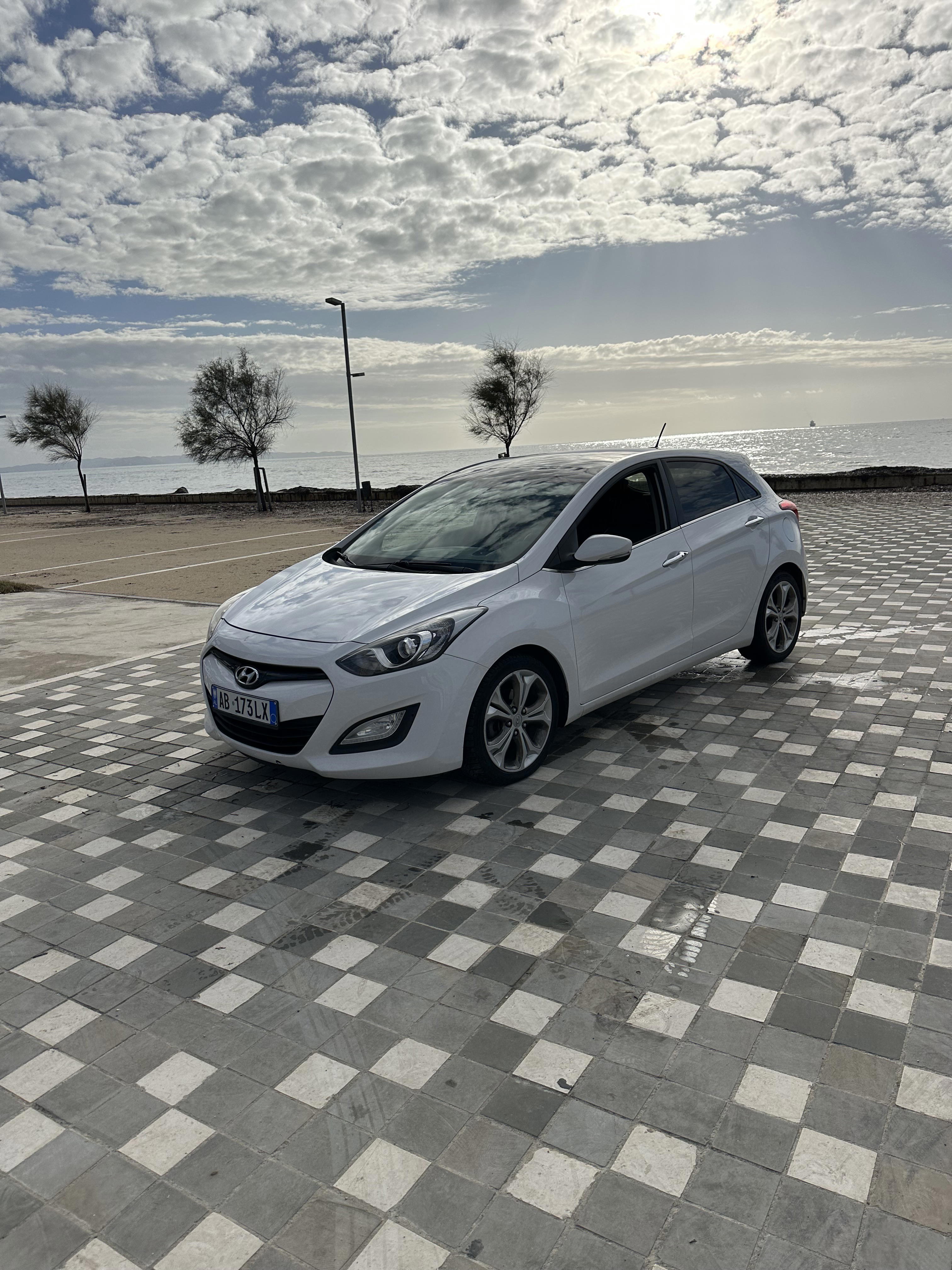 Hyundai Elantra - photo 4
