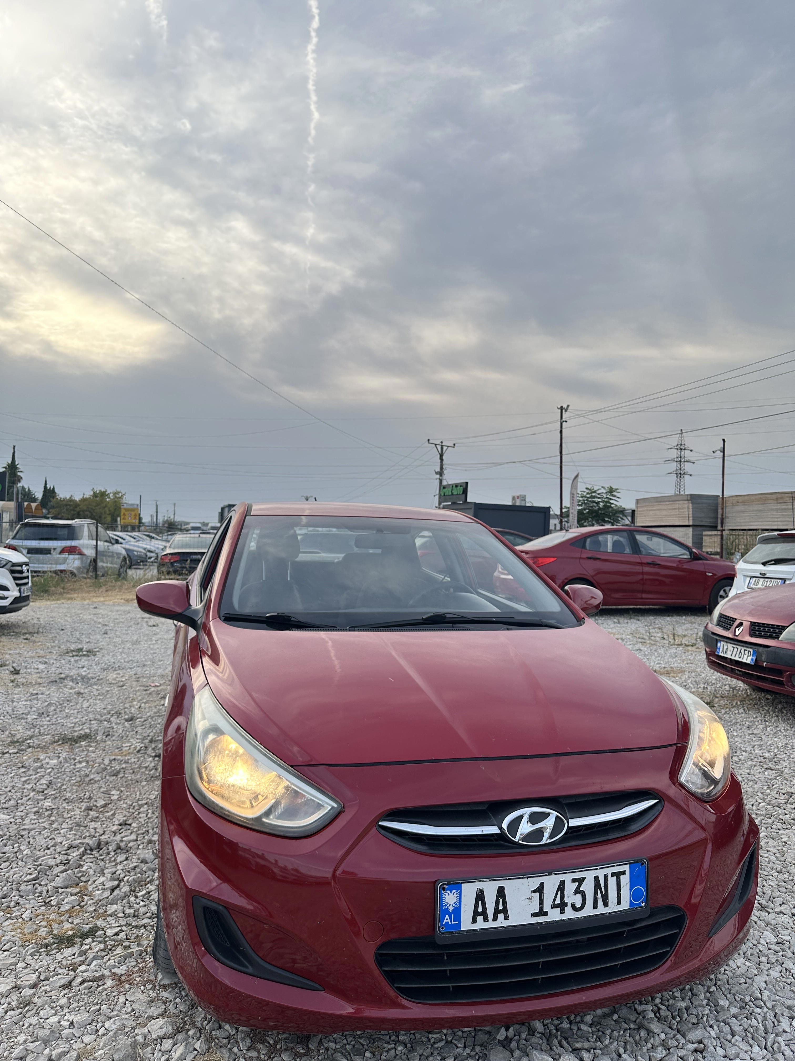 Hyundai Accent - side view