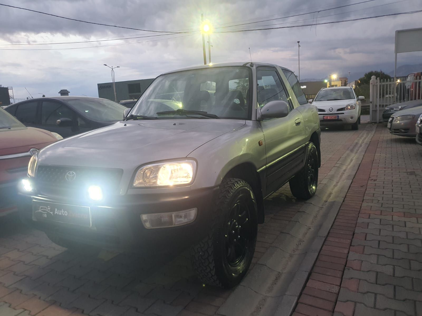 Toyota RAV4 - photo 3