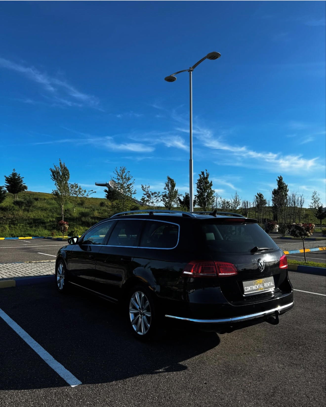 Volkswagen Passat - side view