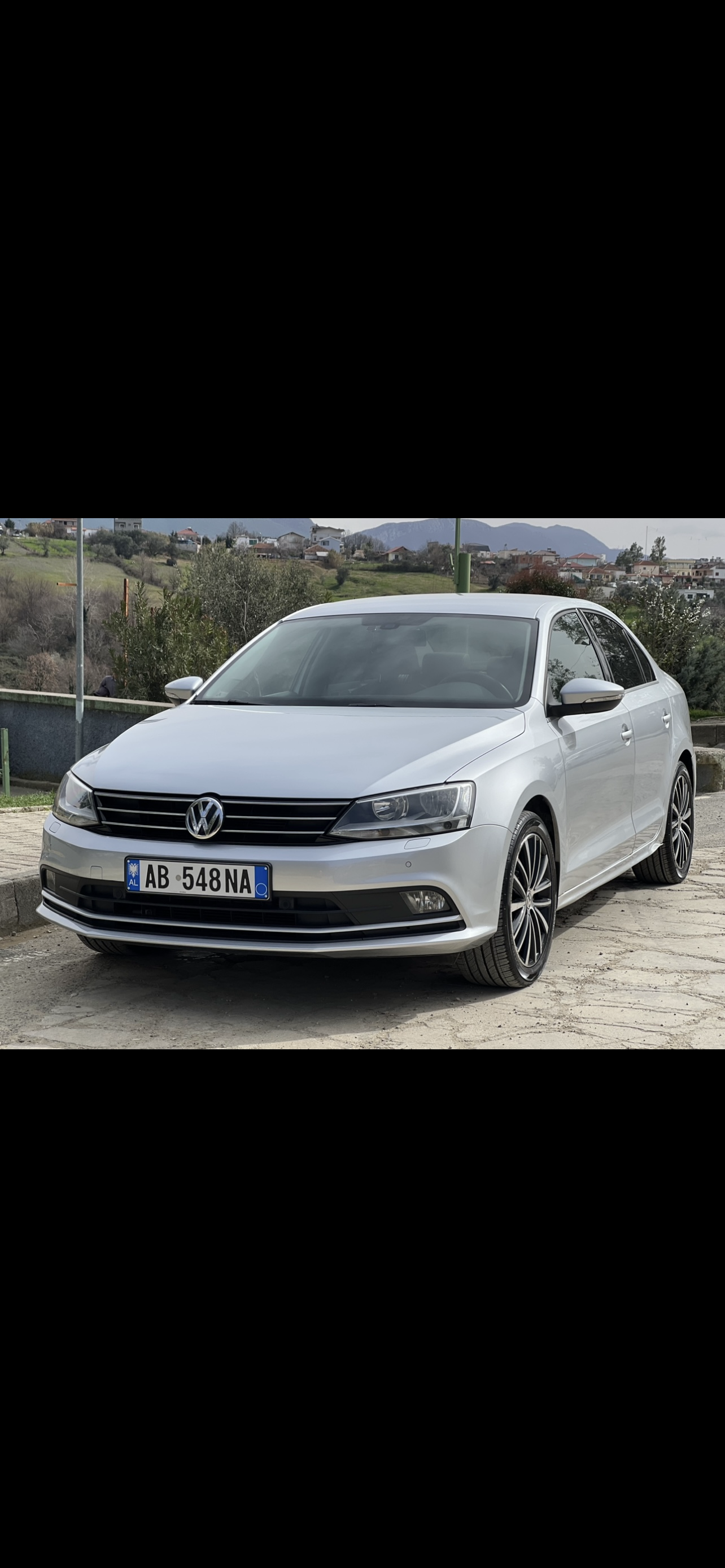 Volkswagen Jetta - side view