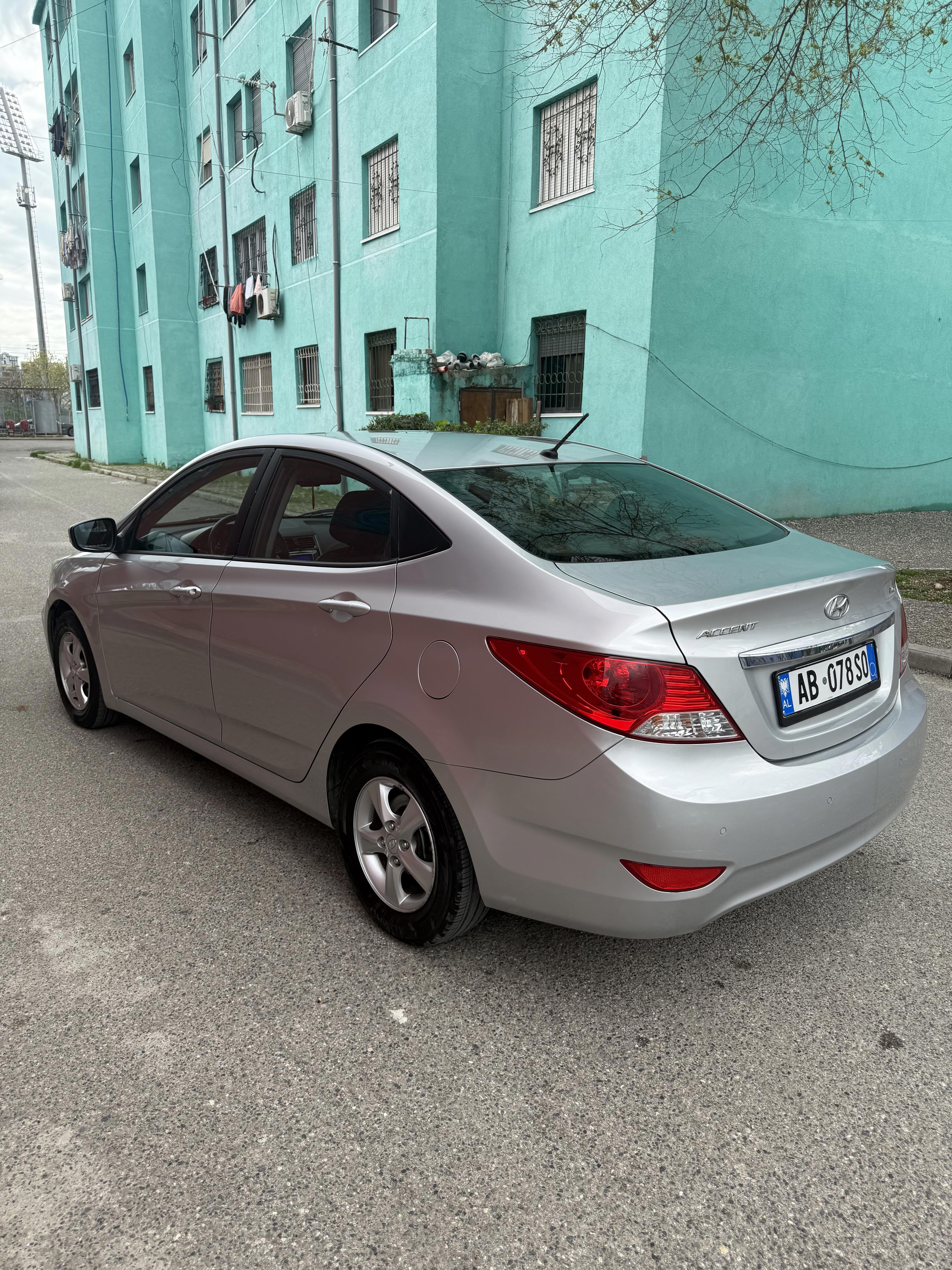 Hyundai Accent - photo 3