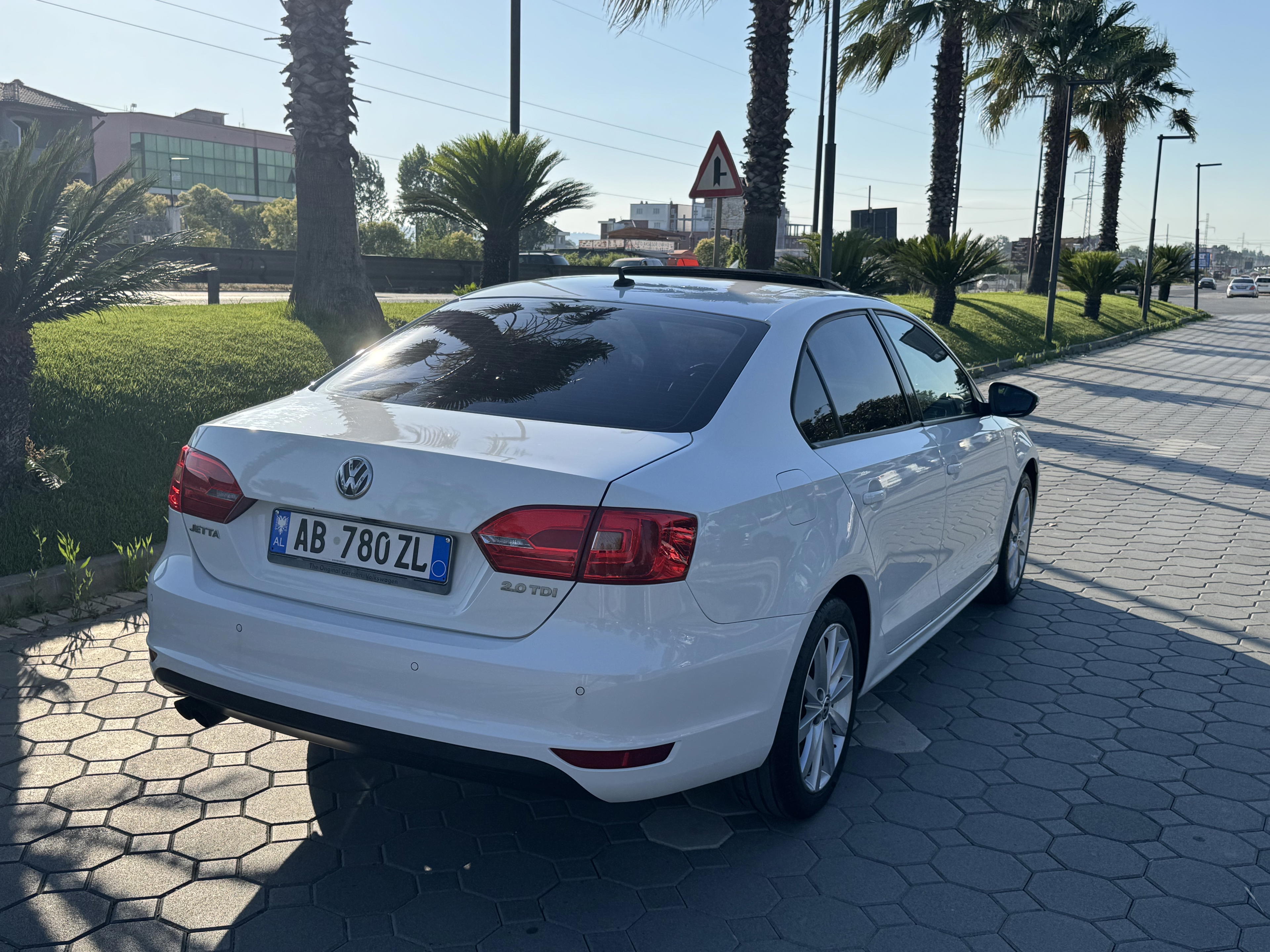 Volkswagen Jetta - side view