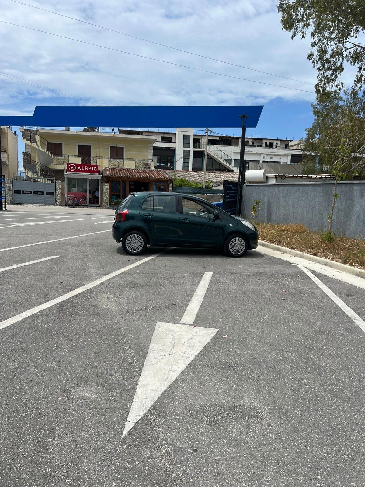 Toyota Yaris - side view