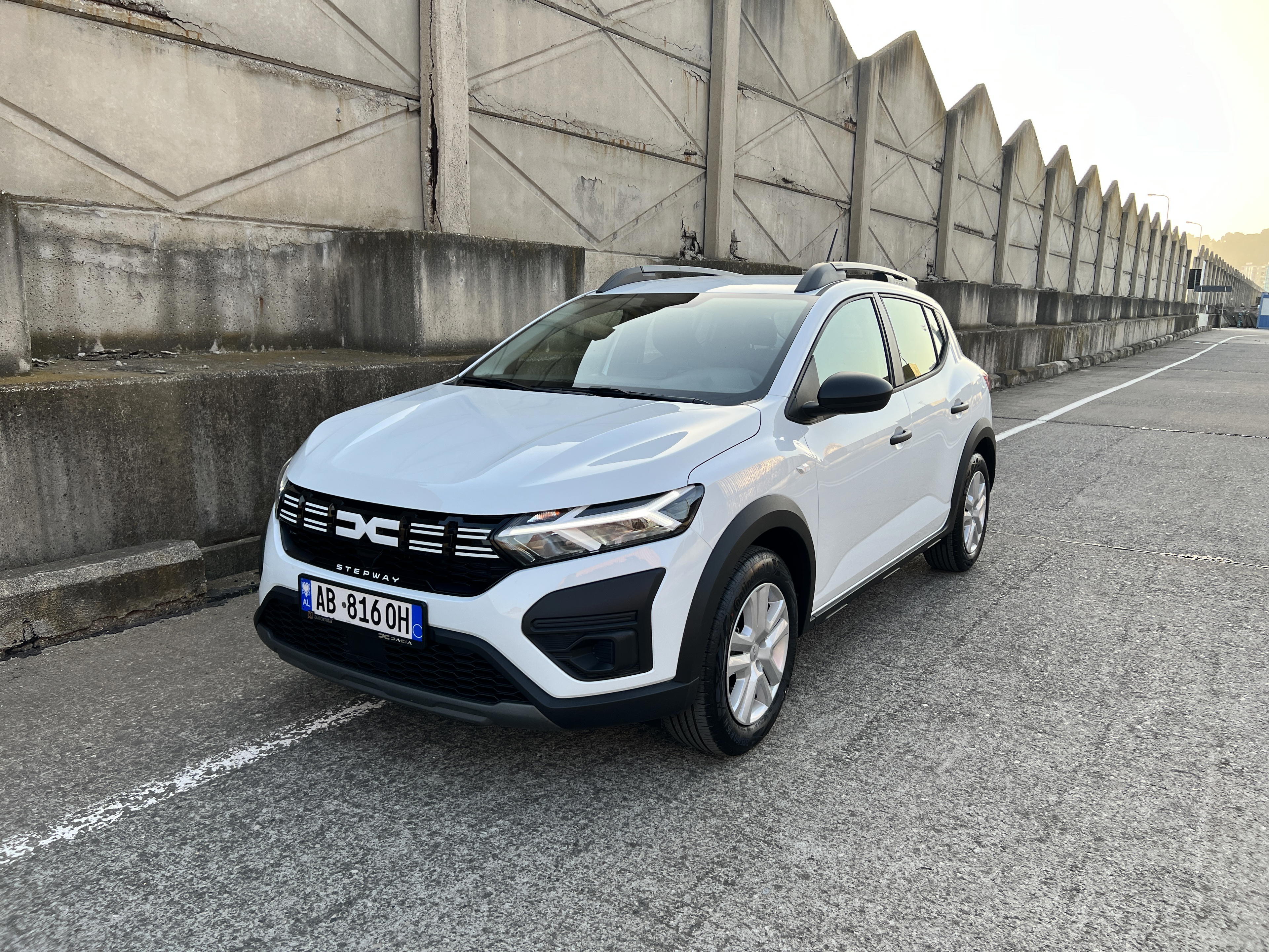 Dacia Sandero Stepway - side view