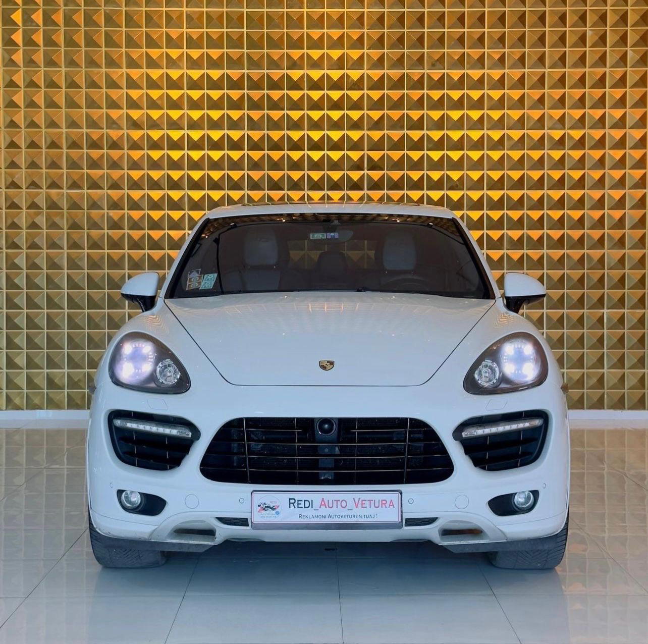 Porsche Cayenne - main photo