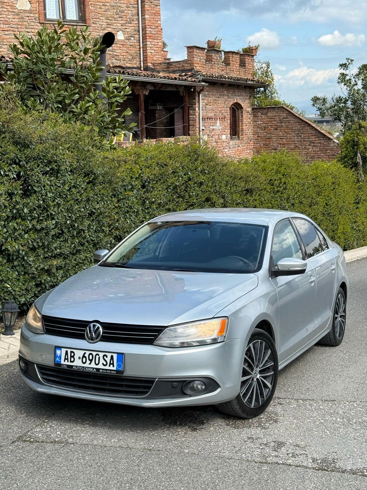 Volkswagen Jetta - side view