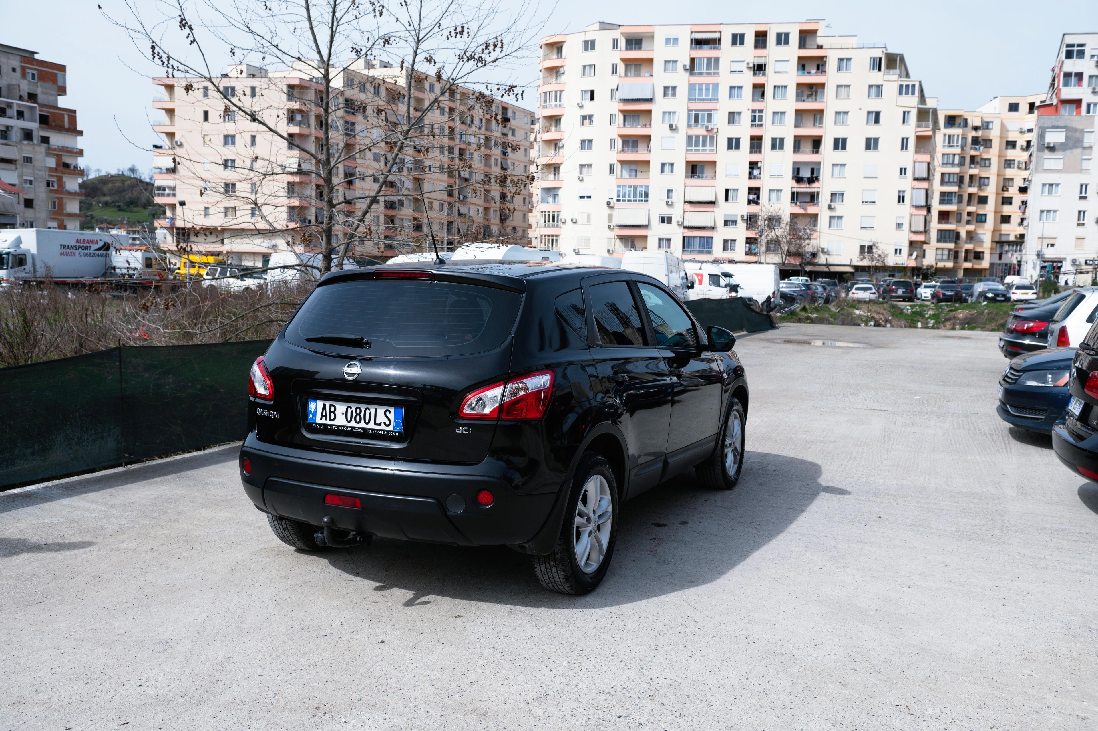 Nissan Qashqai - side view