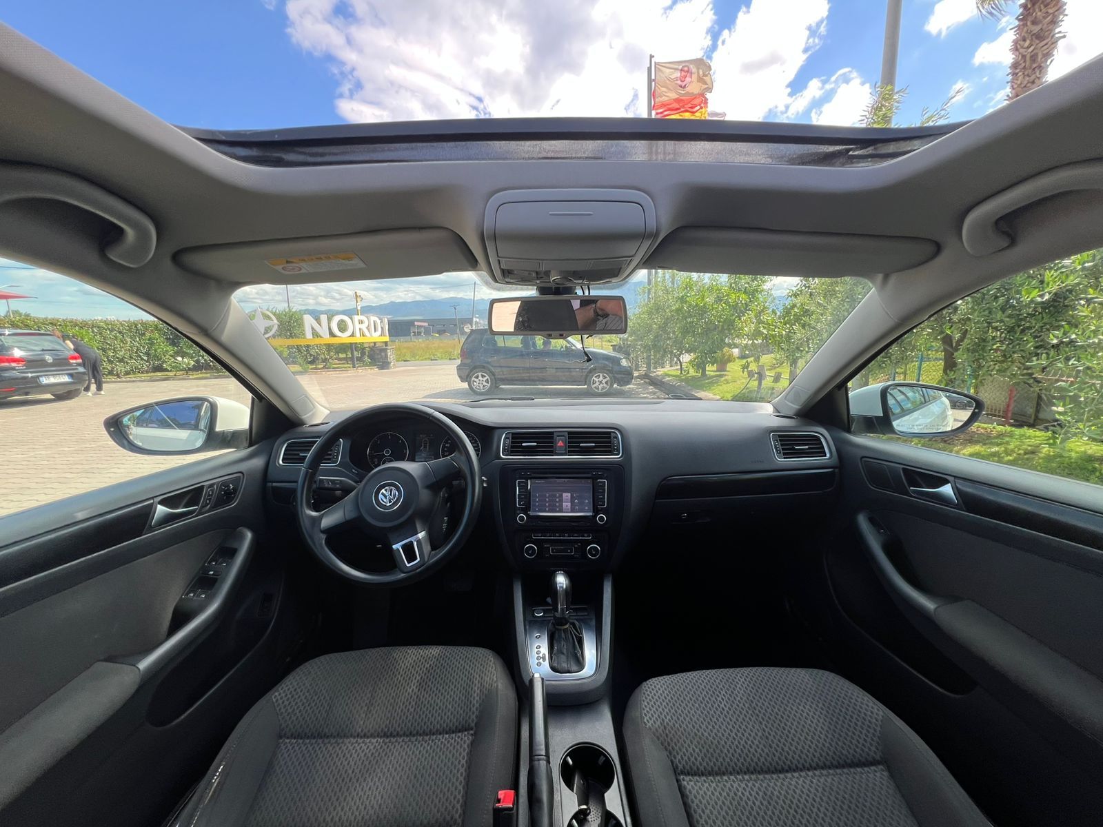 Volkswagen Jetta - photo 4