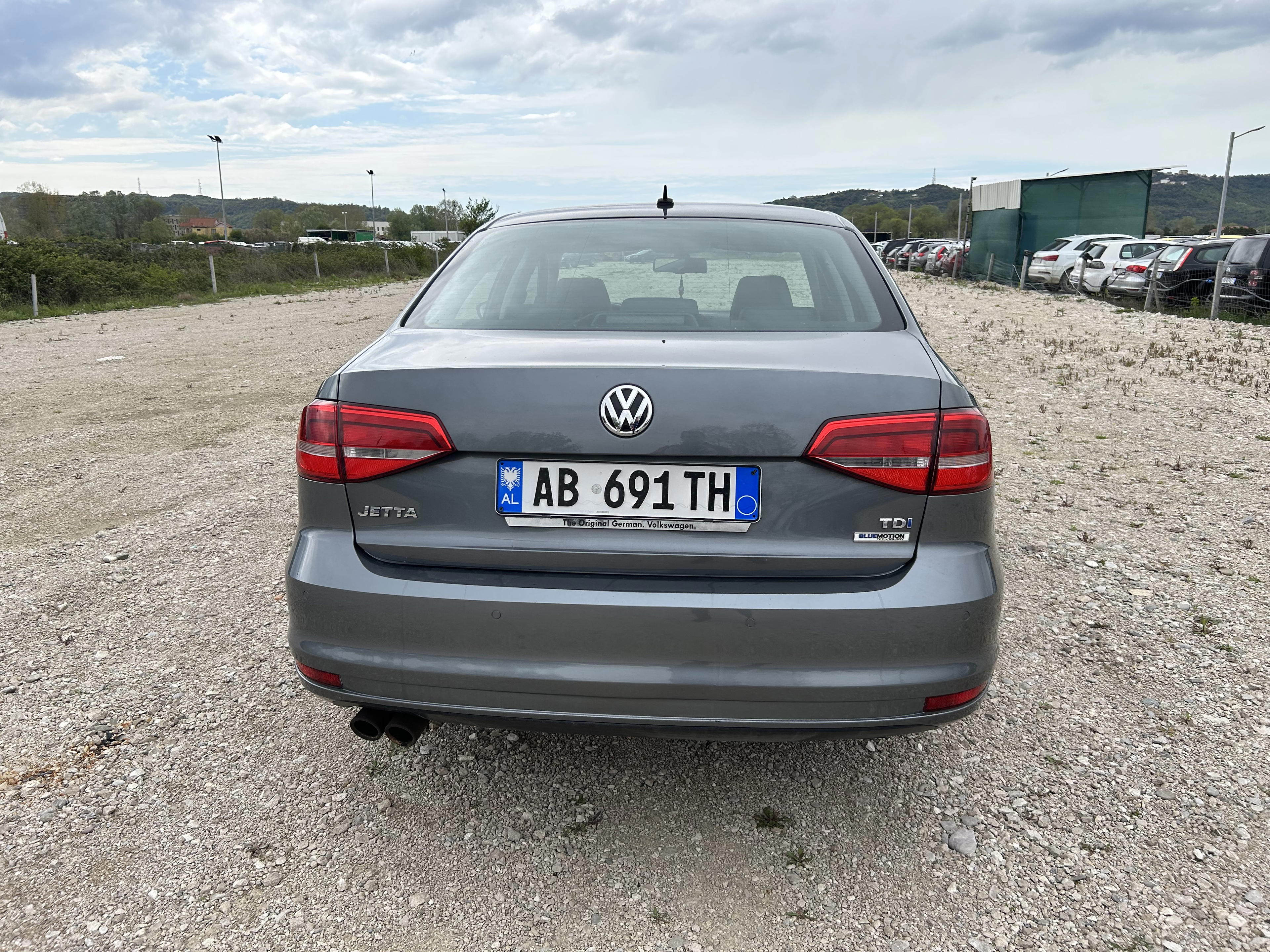 Volkswagen Jetta - side view