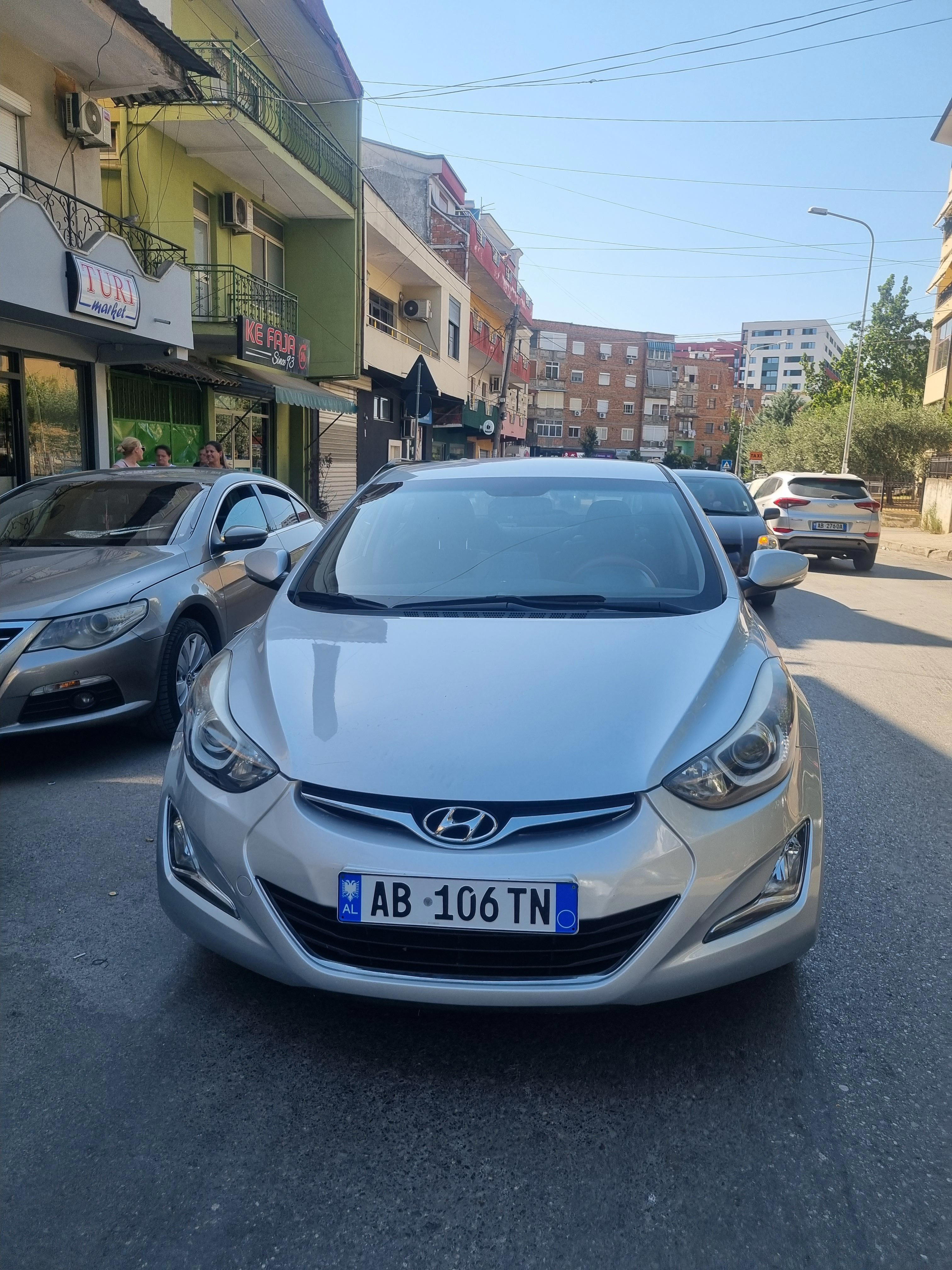 Hyundai Avante - side view
