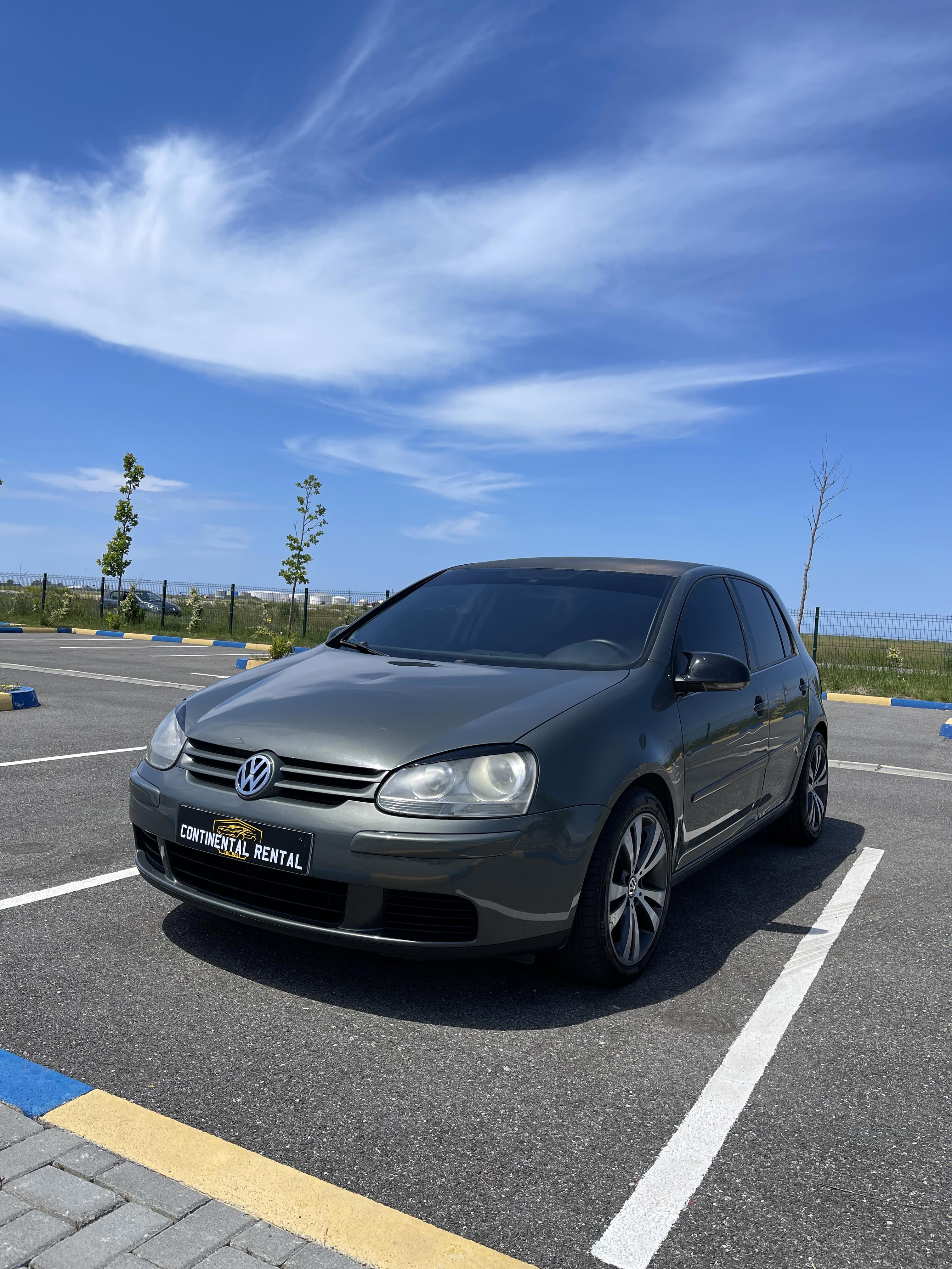 Volkswagen Golf - side view