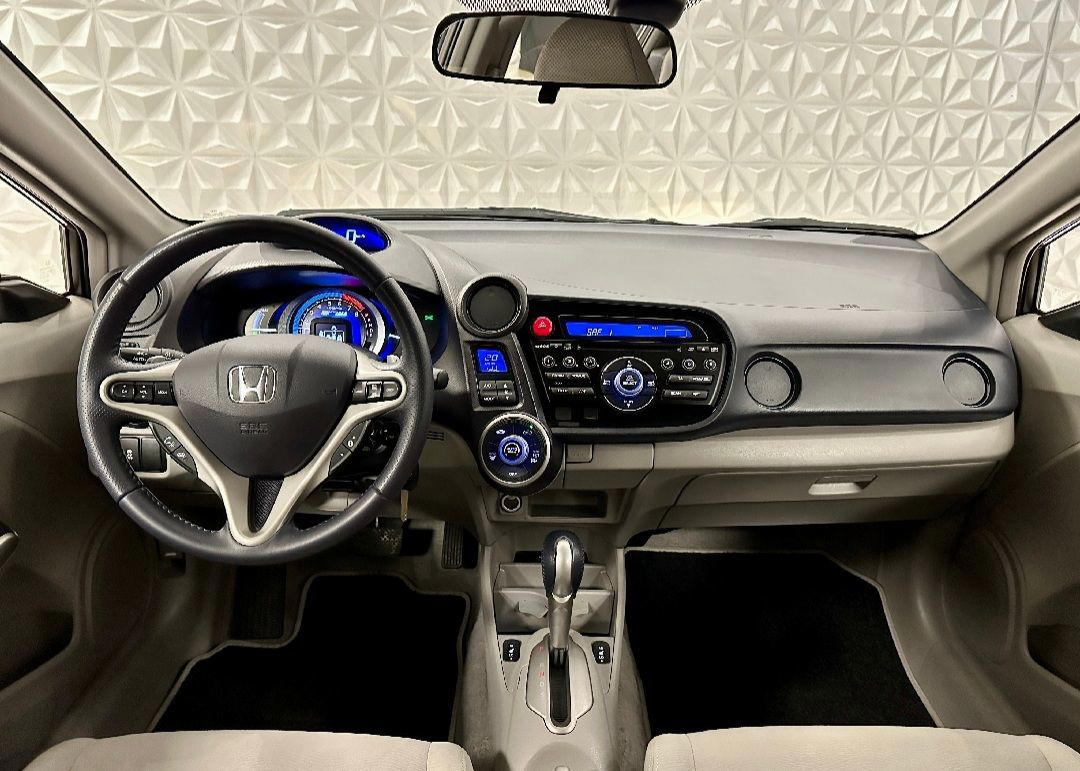 Honda Insight - main photo