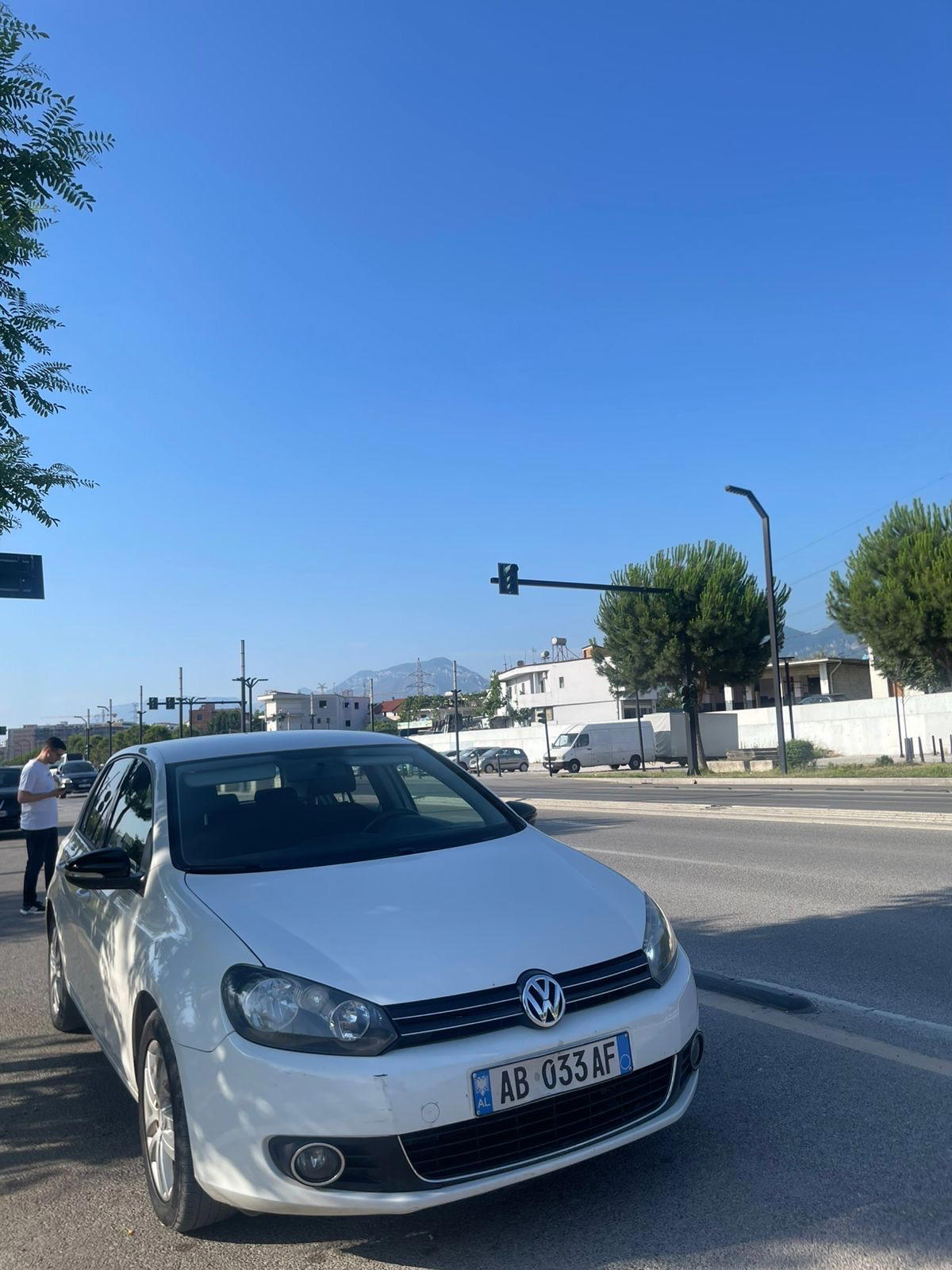 Volkswagen Golf - side view