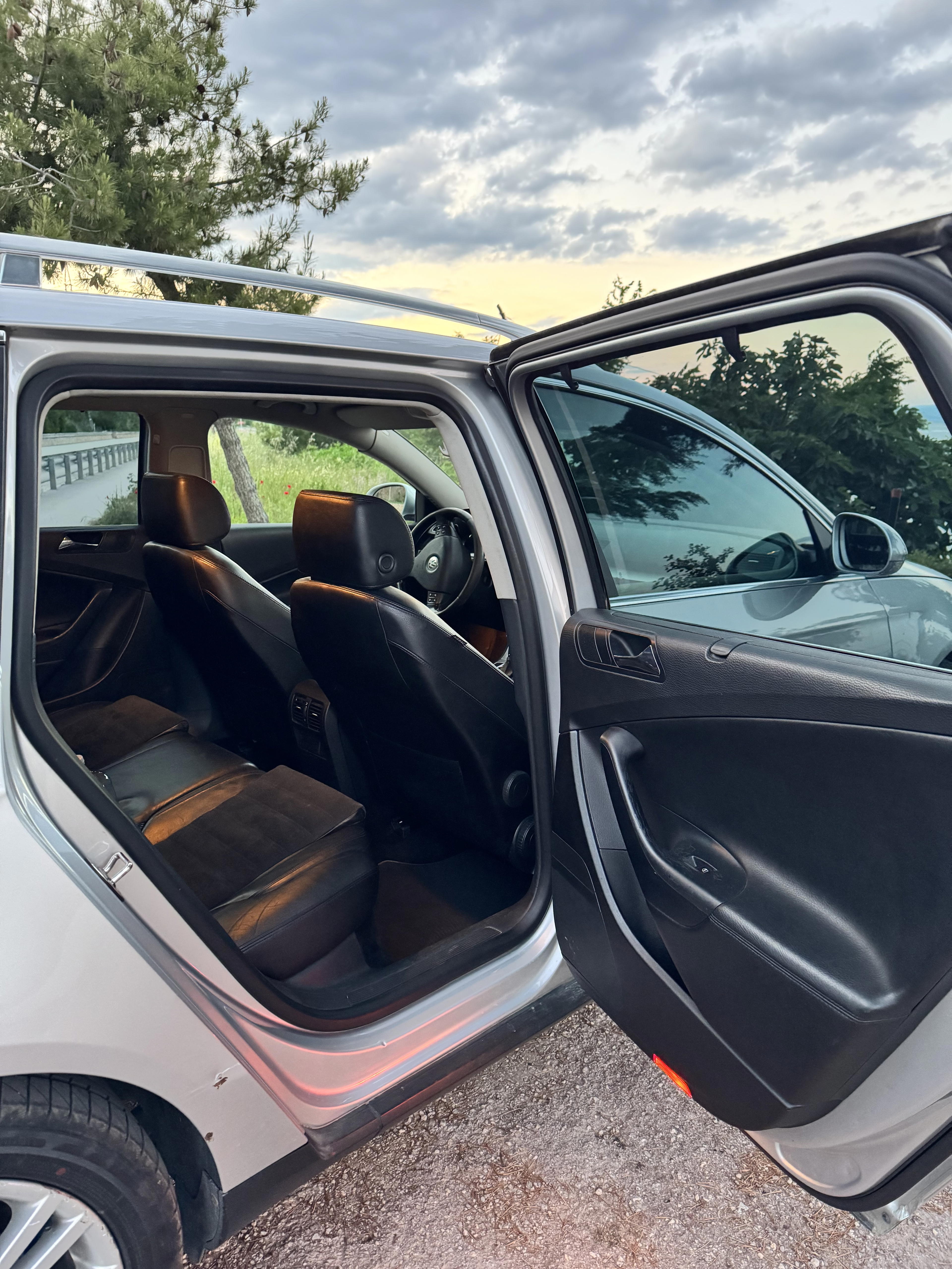Volkswagen Passat - side view