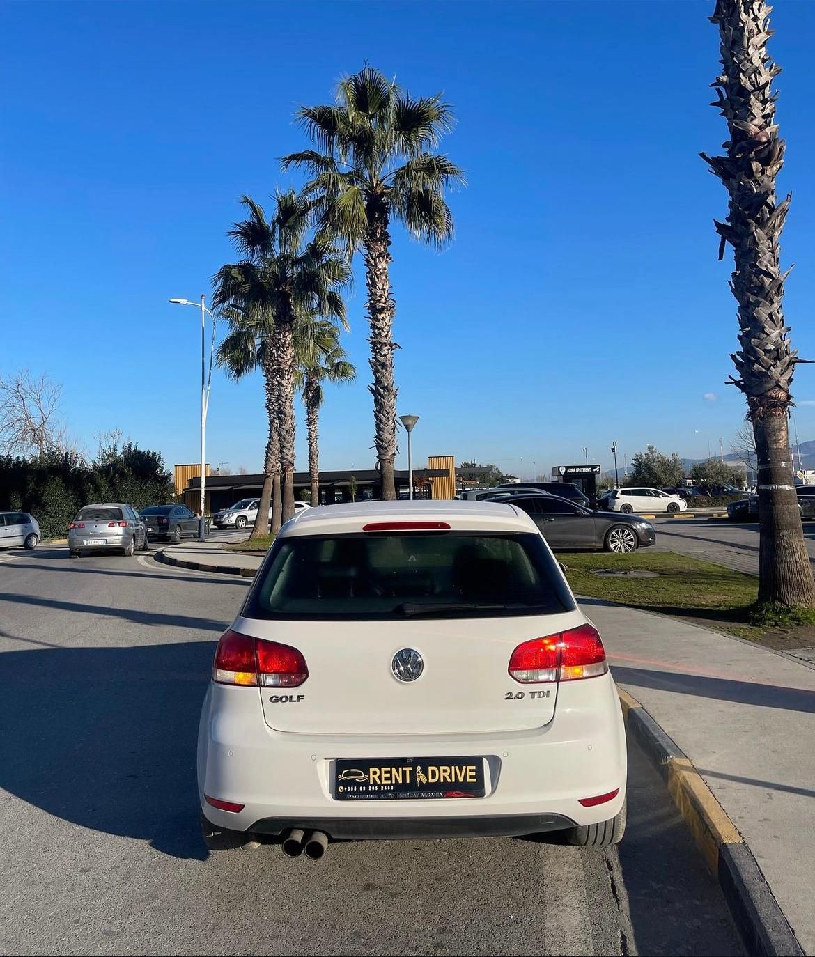 Volkswagen Golf - side view