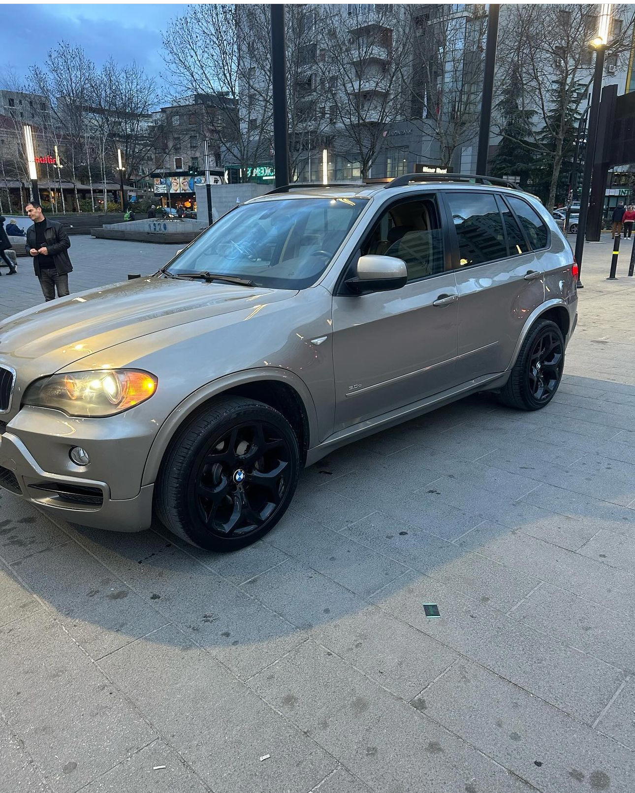 BMW X5 - side view