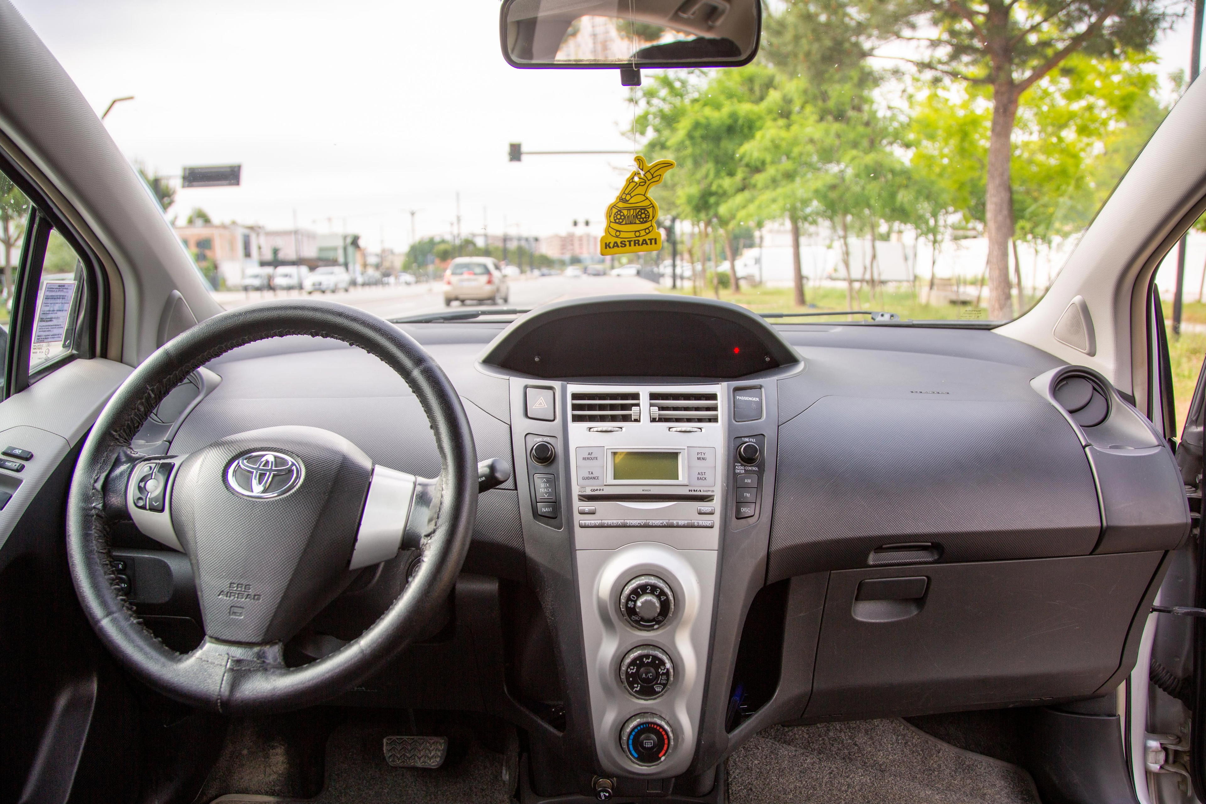 Toyota Yaris - photo 4