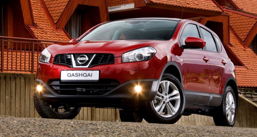 Nissan Rogue - side view