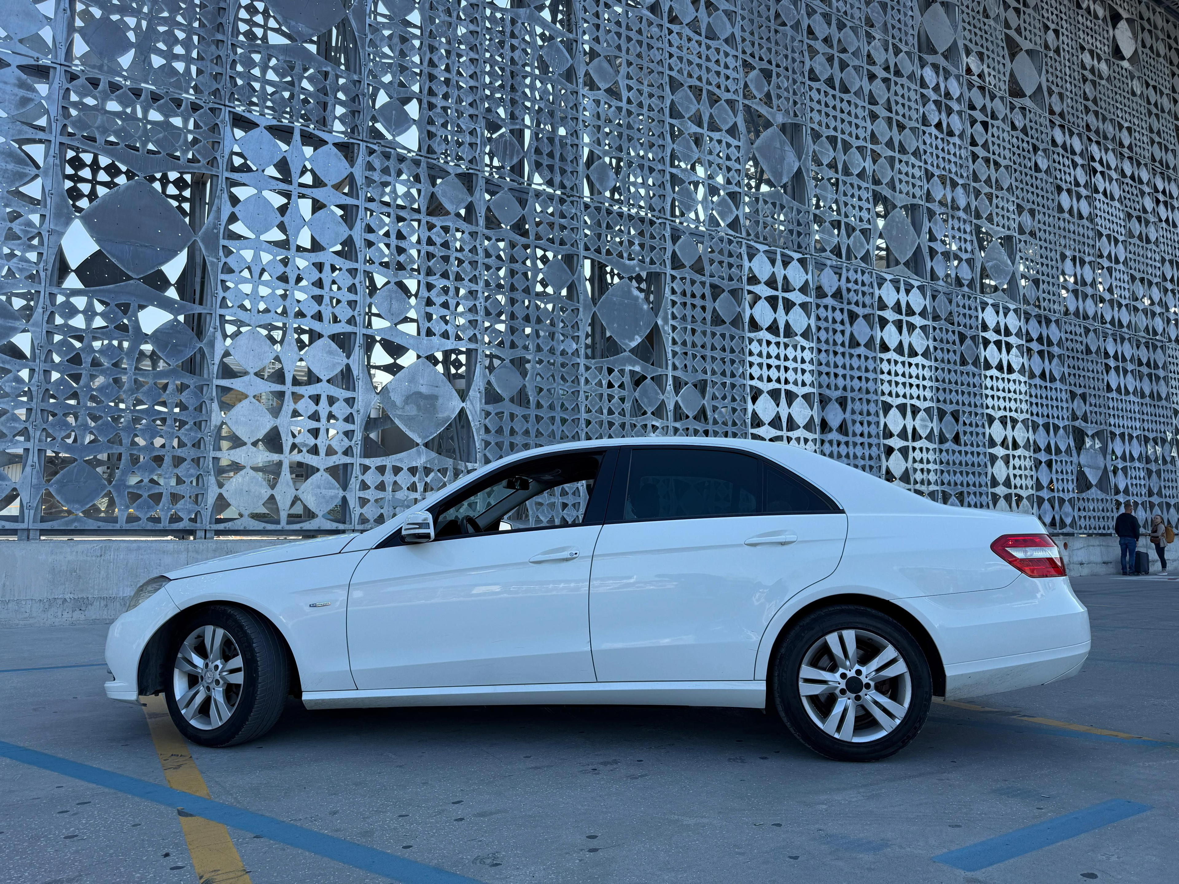 Mercedes-Benz E-Class - side view