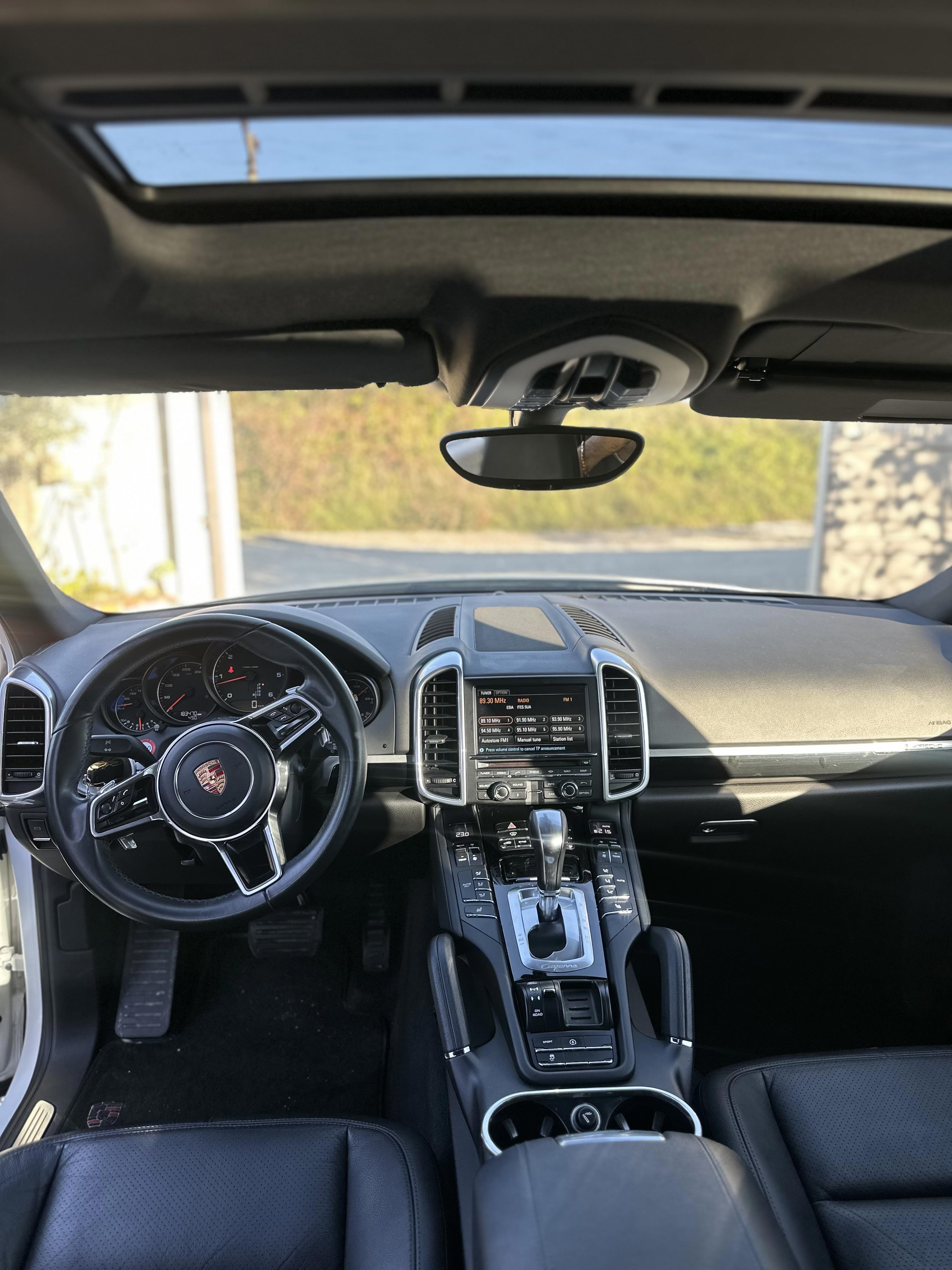 Porsche Cayenne - side view