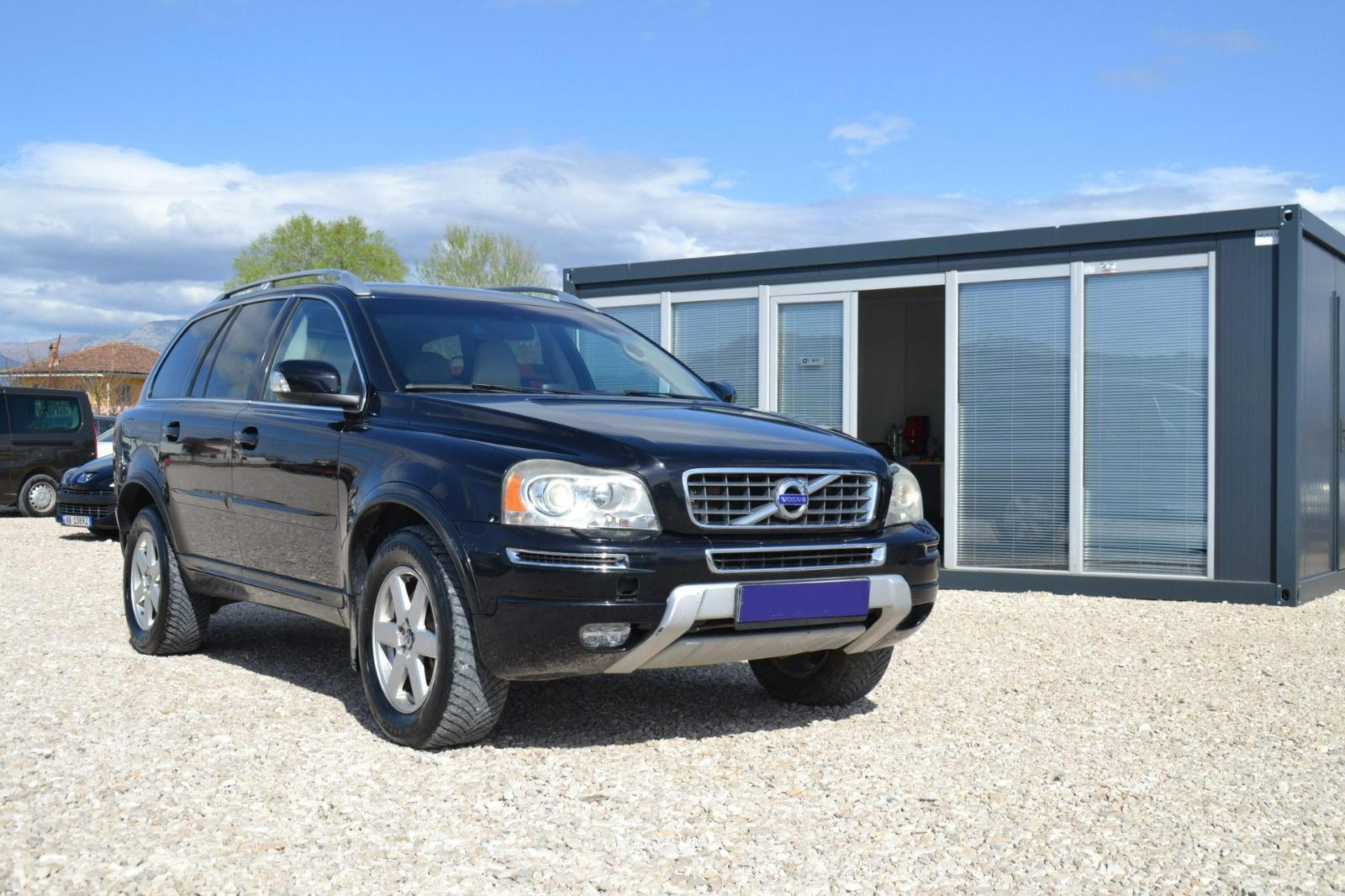 Volvo XC90 - side view
