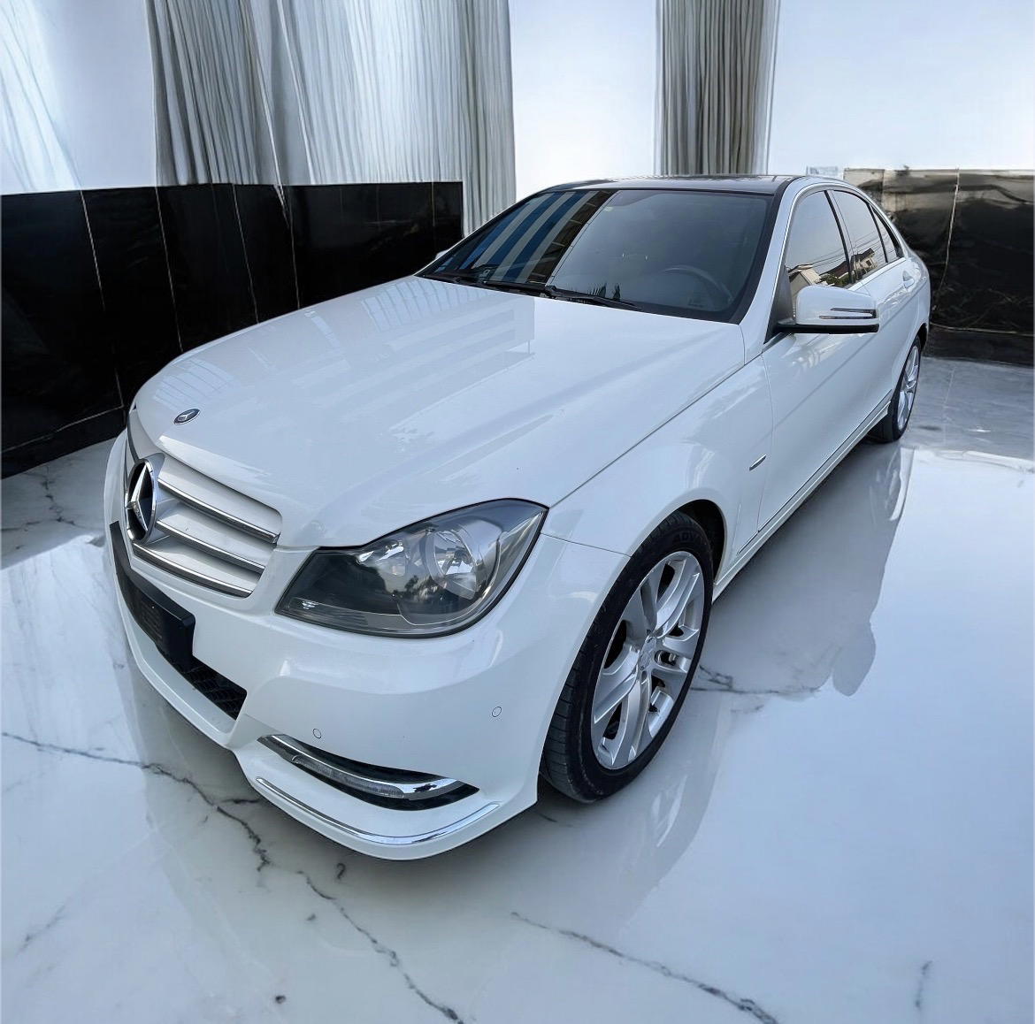 Mercedes-Benz C-Class - side view