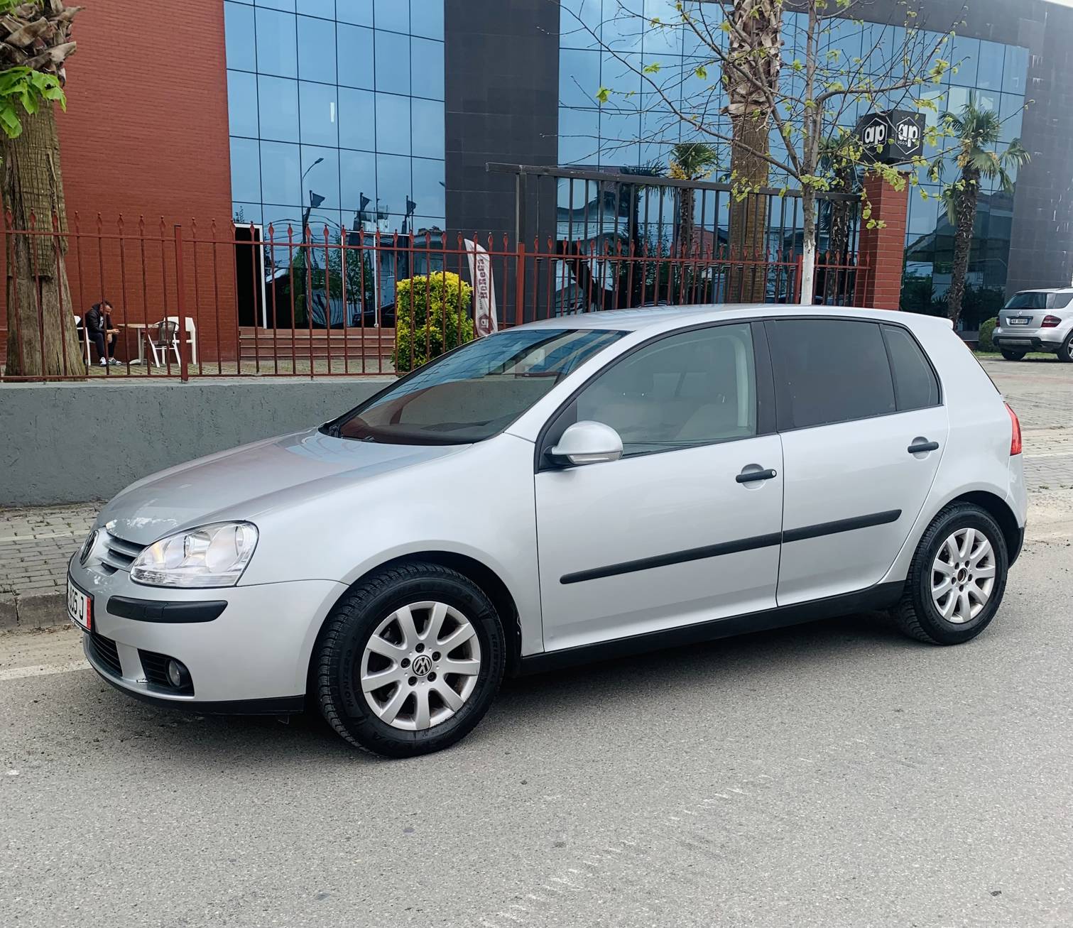 Volkswagen Golf - main photo