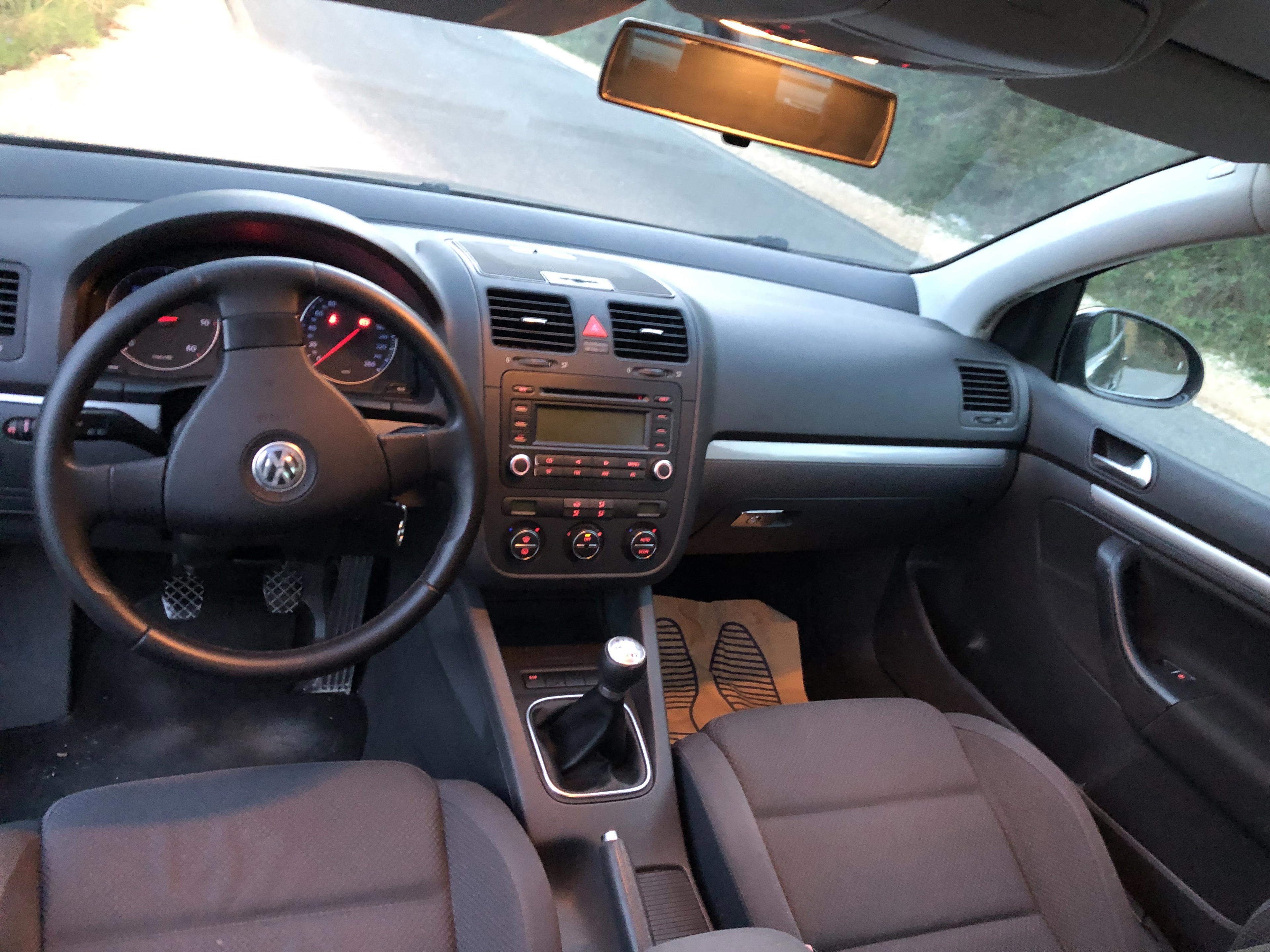 Volkswagen Golf - side view