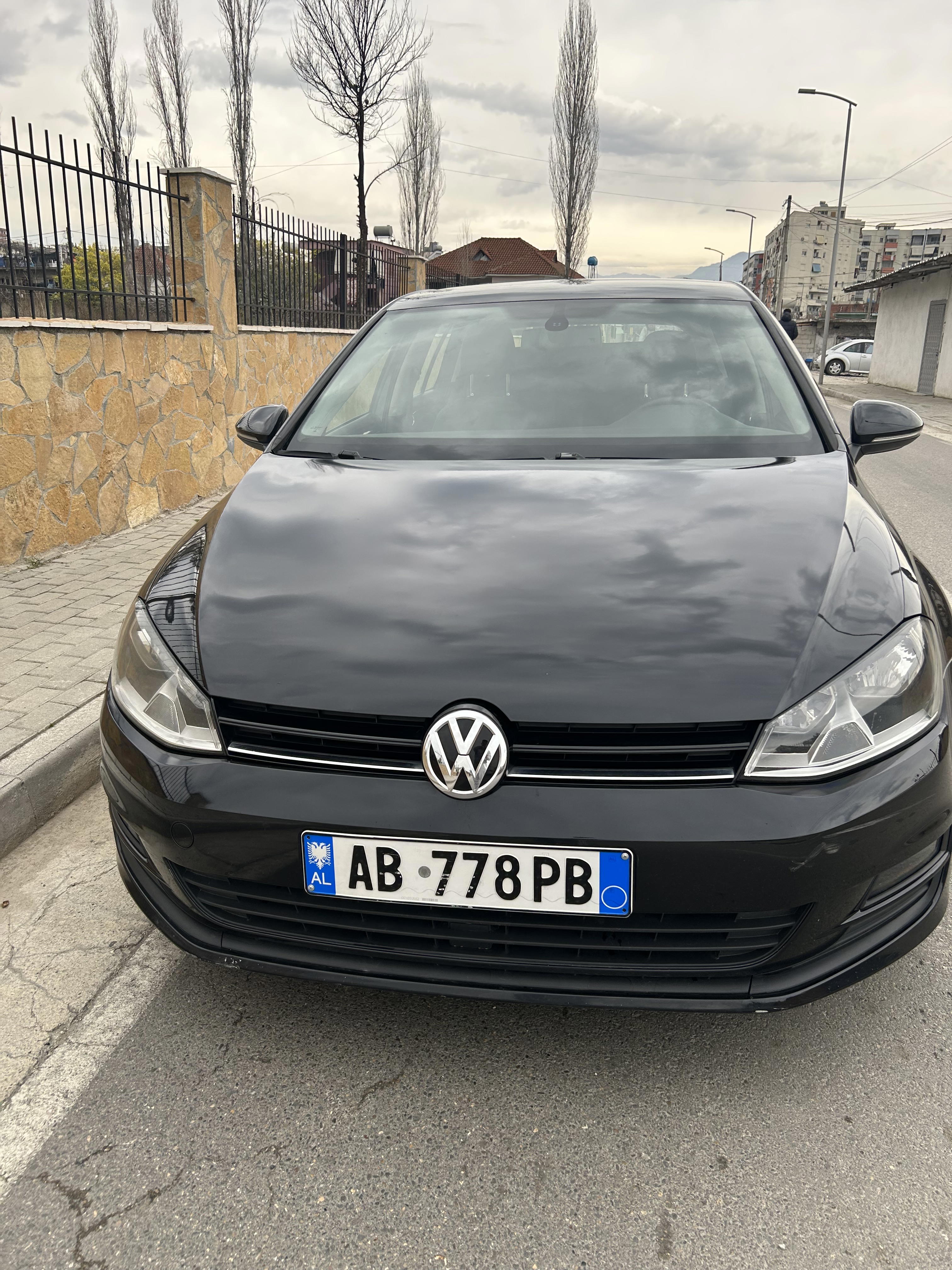 Volkswagen Golf - main photo