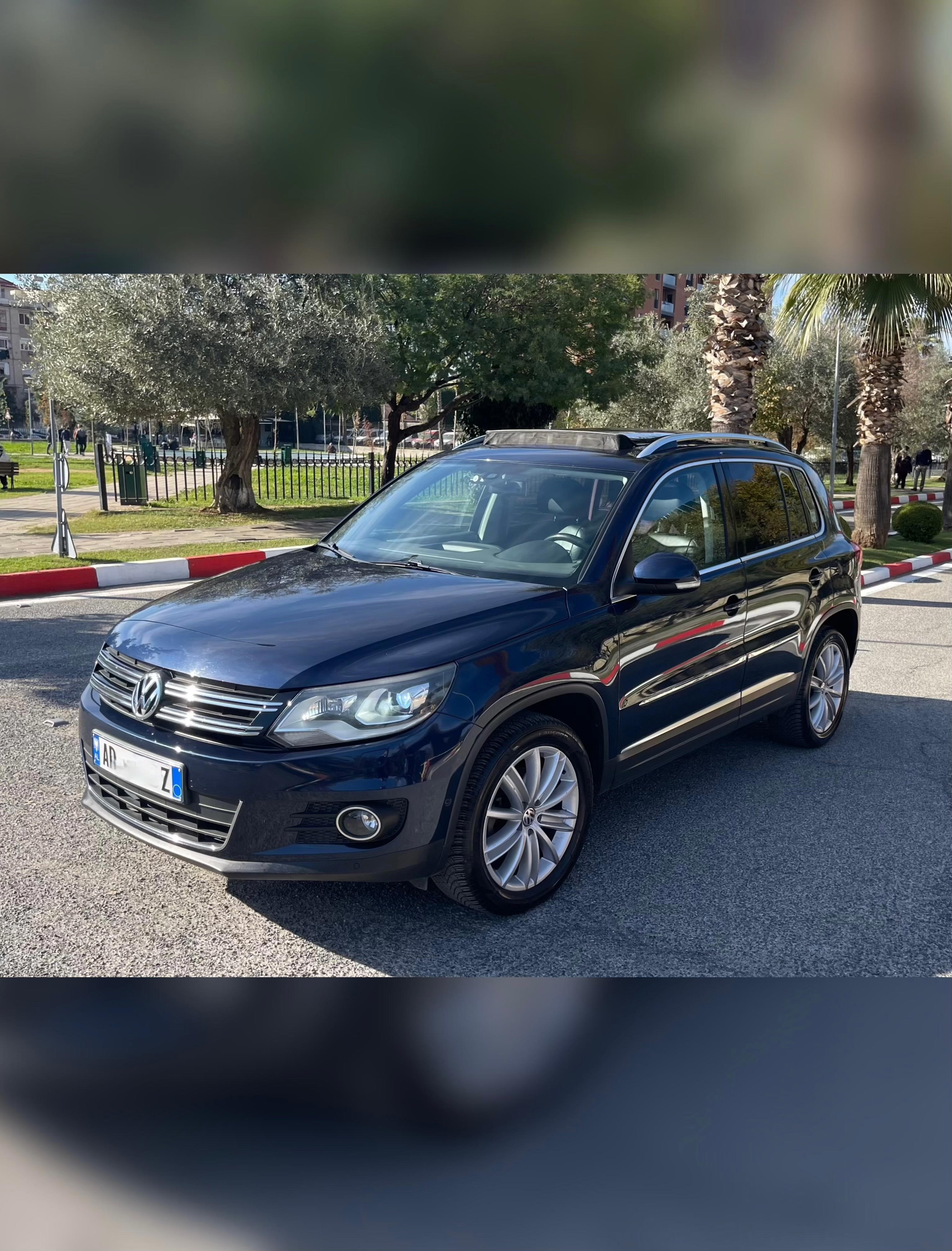 Volkswagen Tiguan - side view