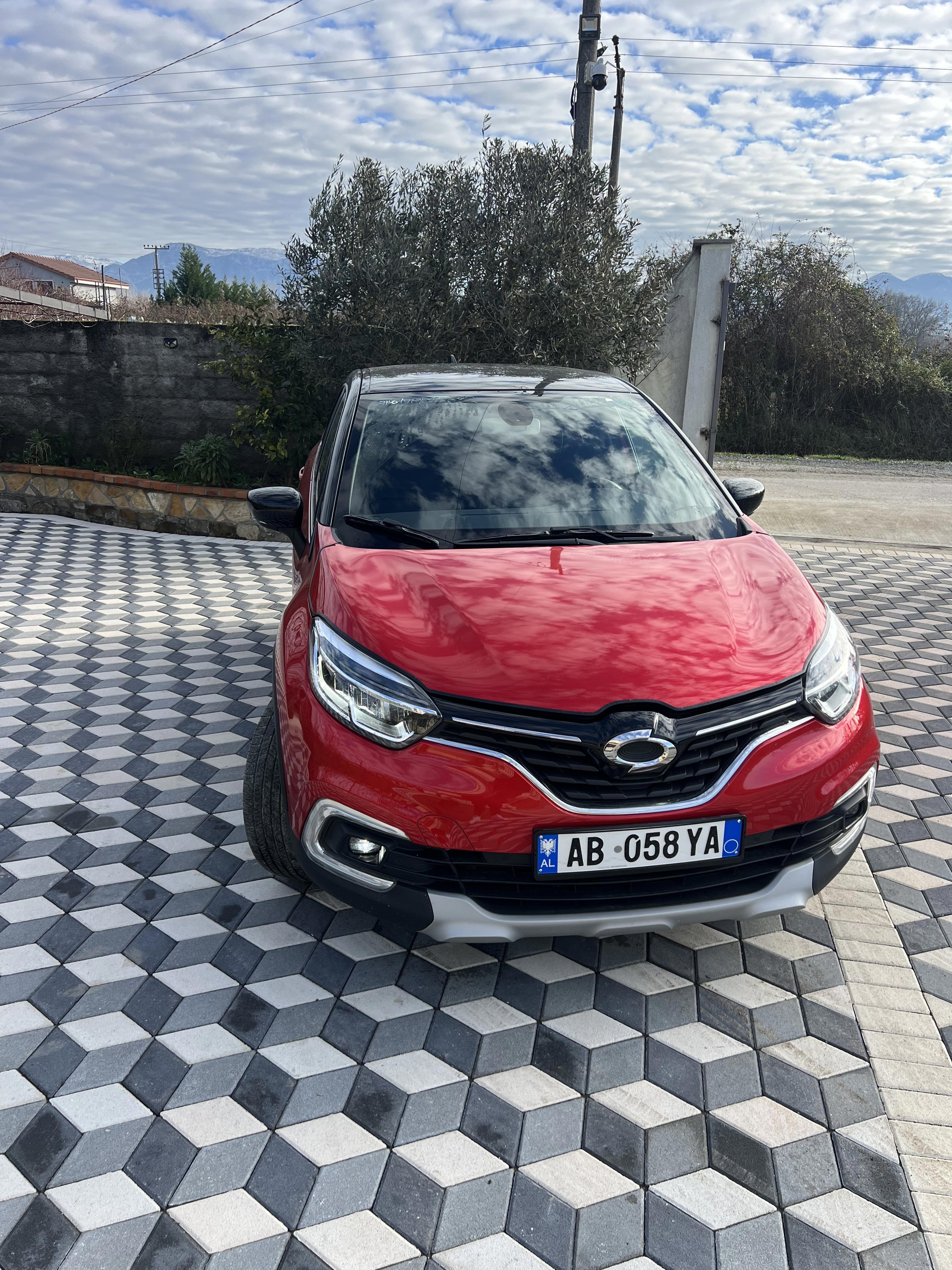 Renault Capurt - side view