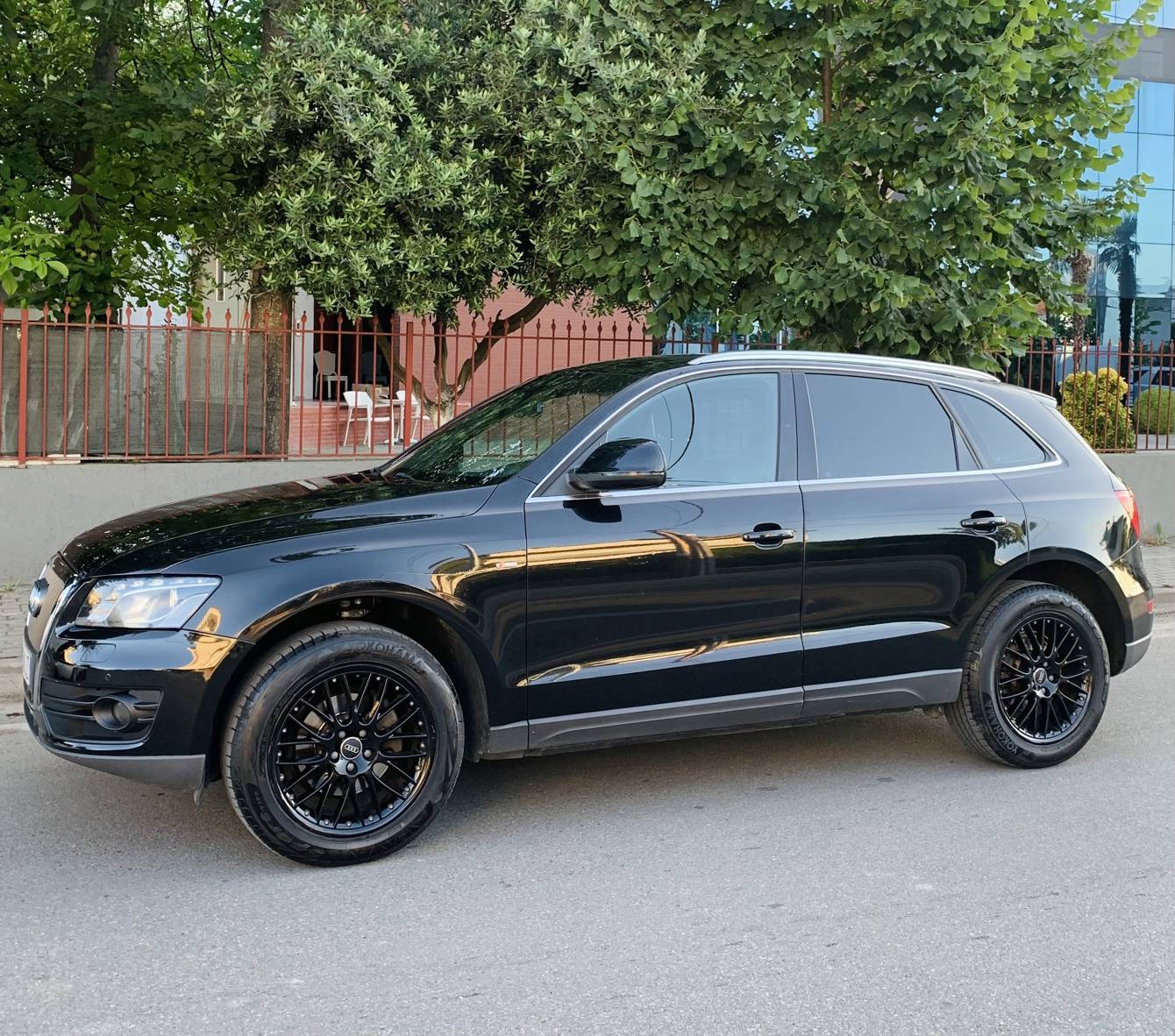 Audi Q5 - side view