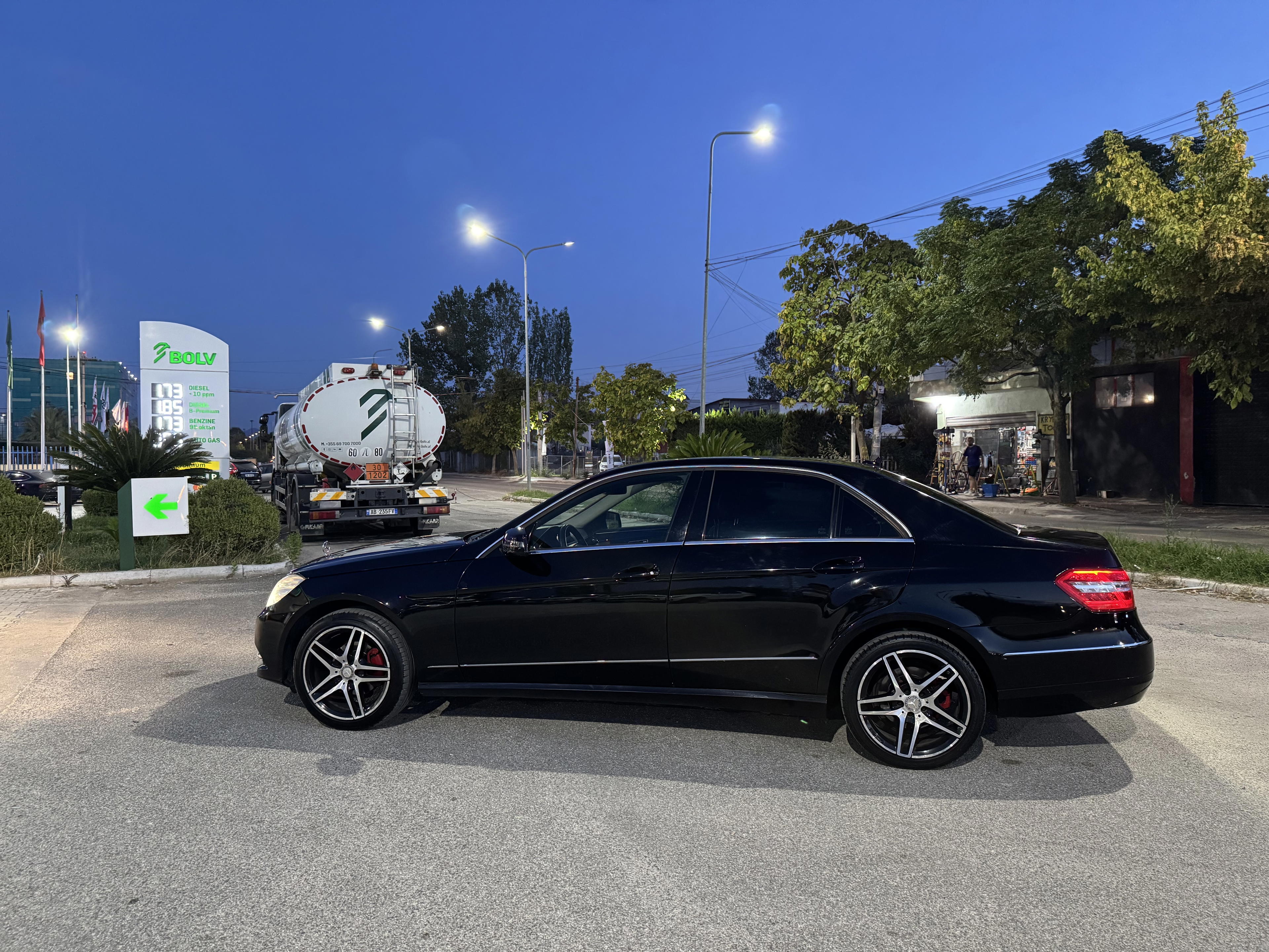 Mercedes-Benz E-Class - side view