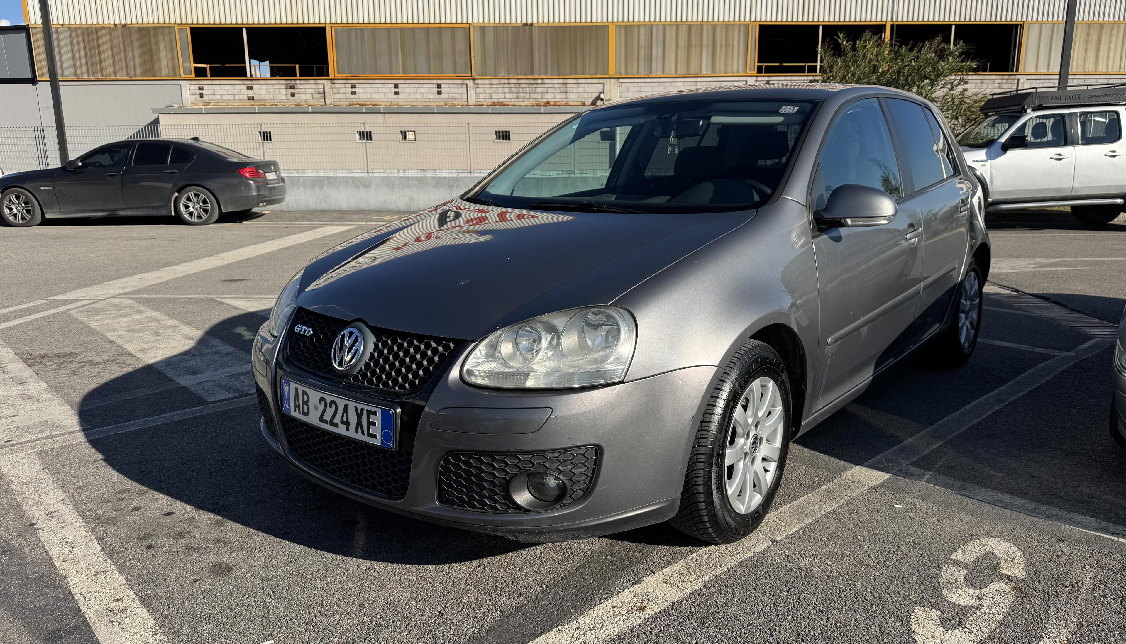 Volkswagen Golf - main photo