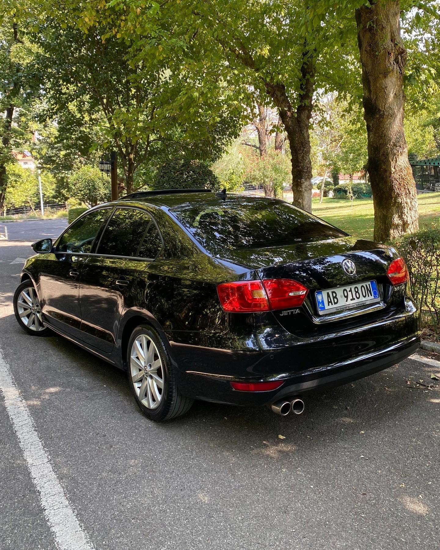 Volkswagen Jetta - side view