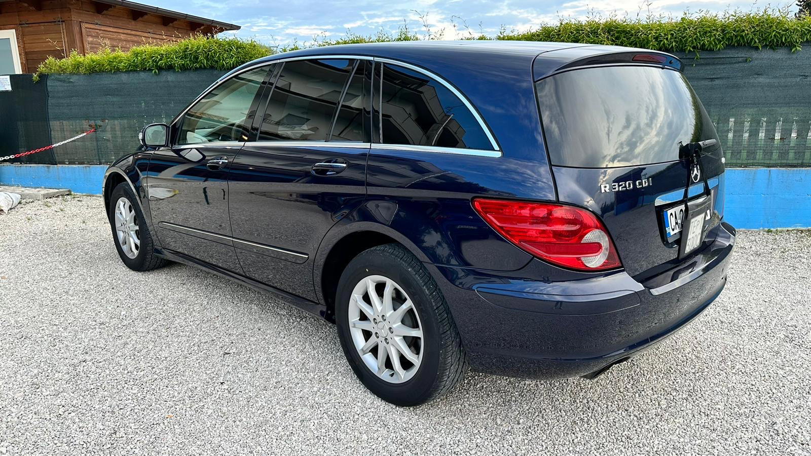 Mercedes-Benz R-Class - main photo