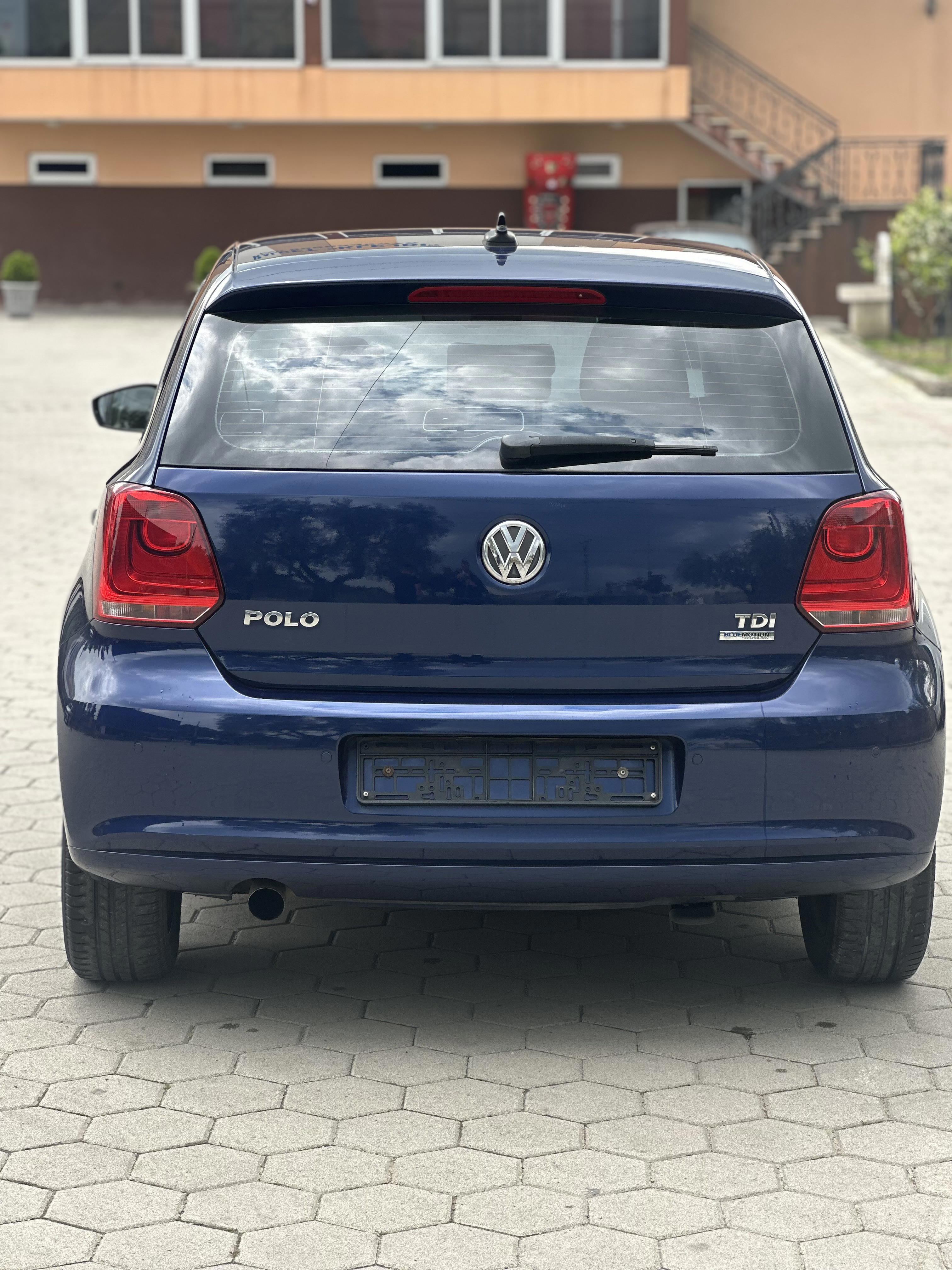 Volkswagen Polo - side view