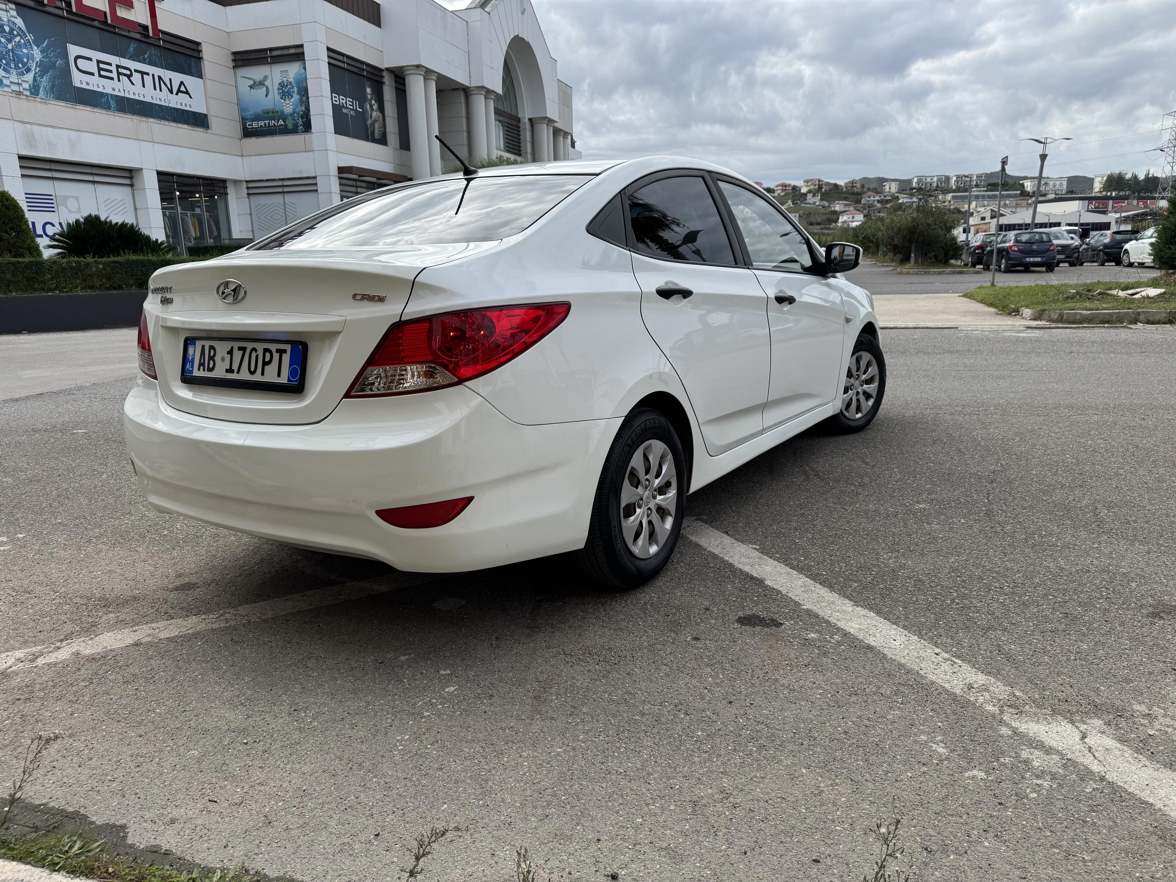Hyundai Accent - side view