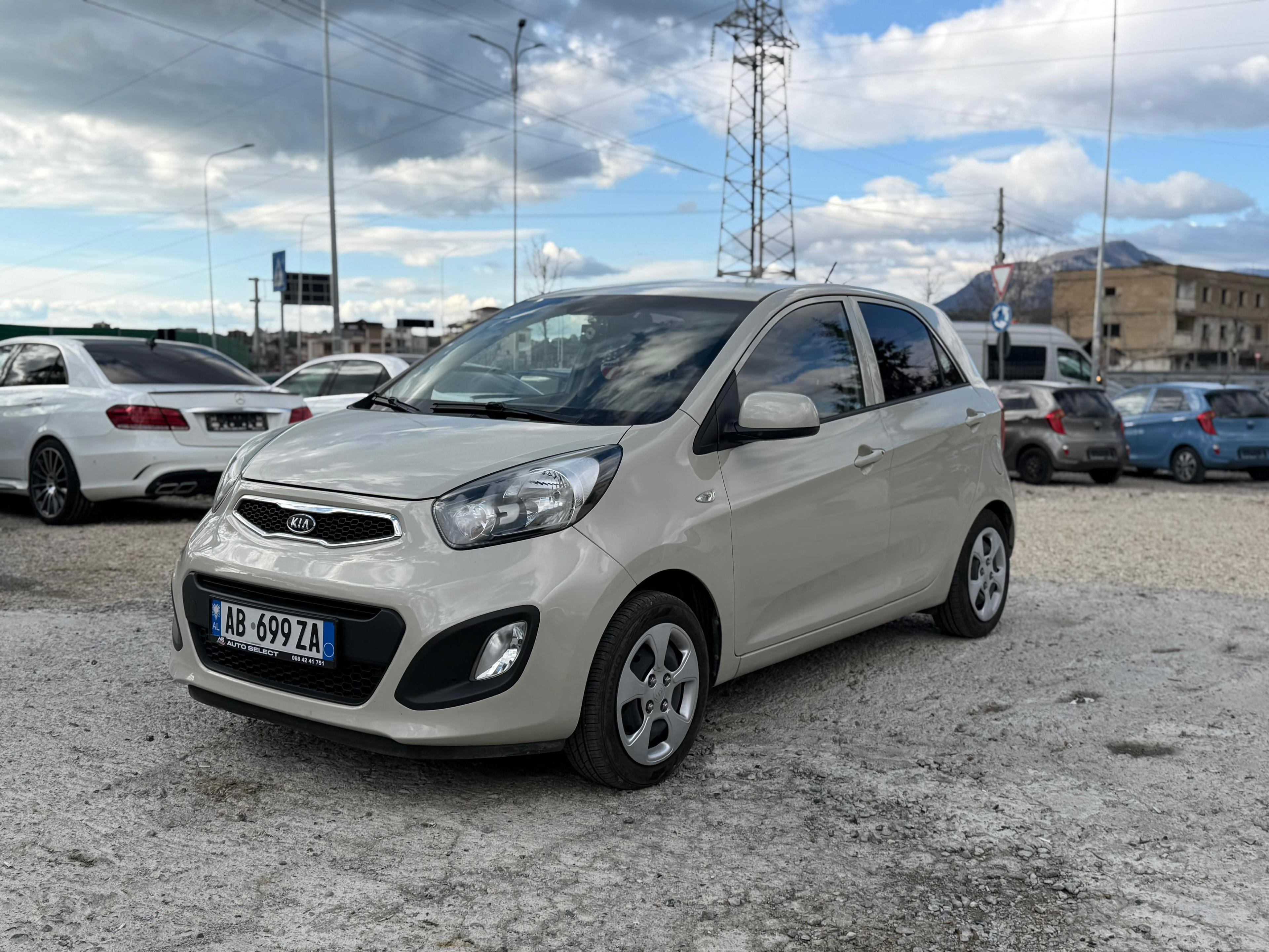 Hyundai i10 - side view