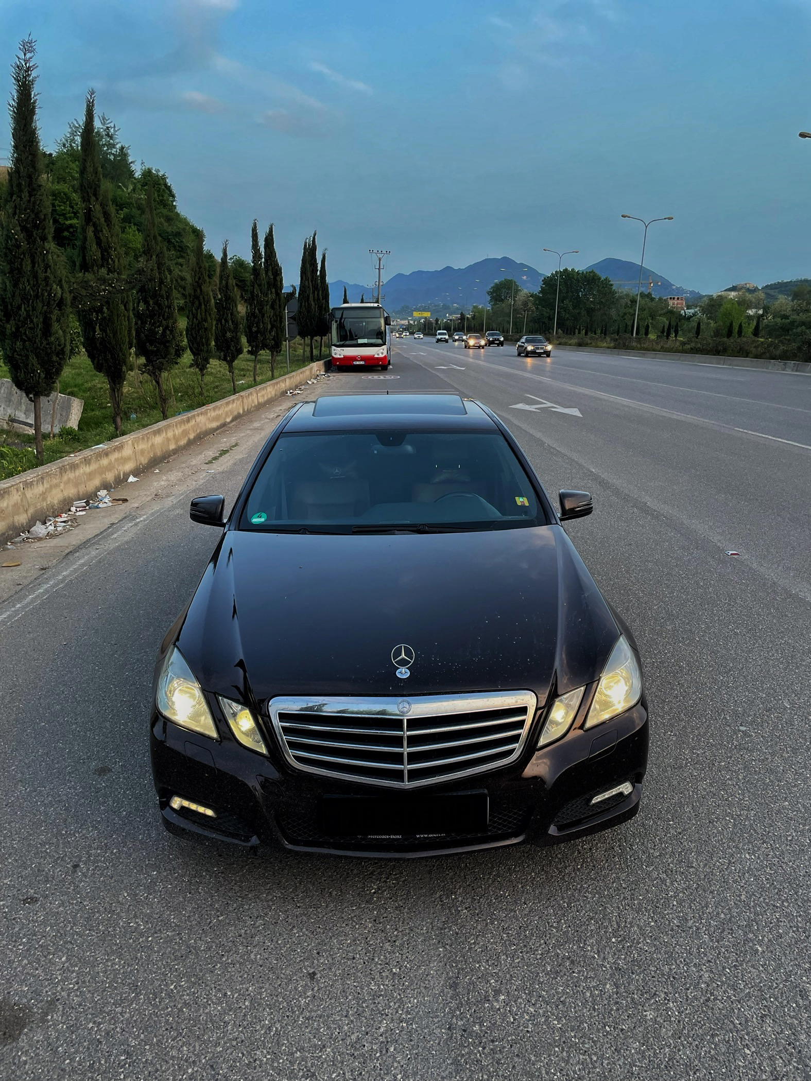 Mercedes-Benz E-Class - side view