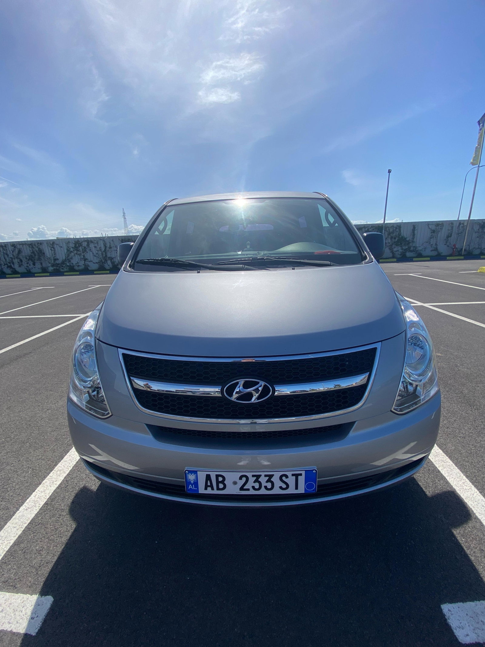 Hyundai Starex RentX Albania