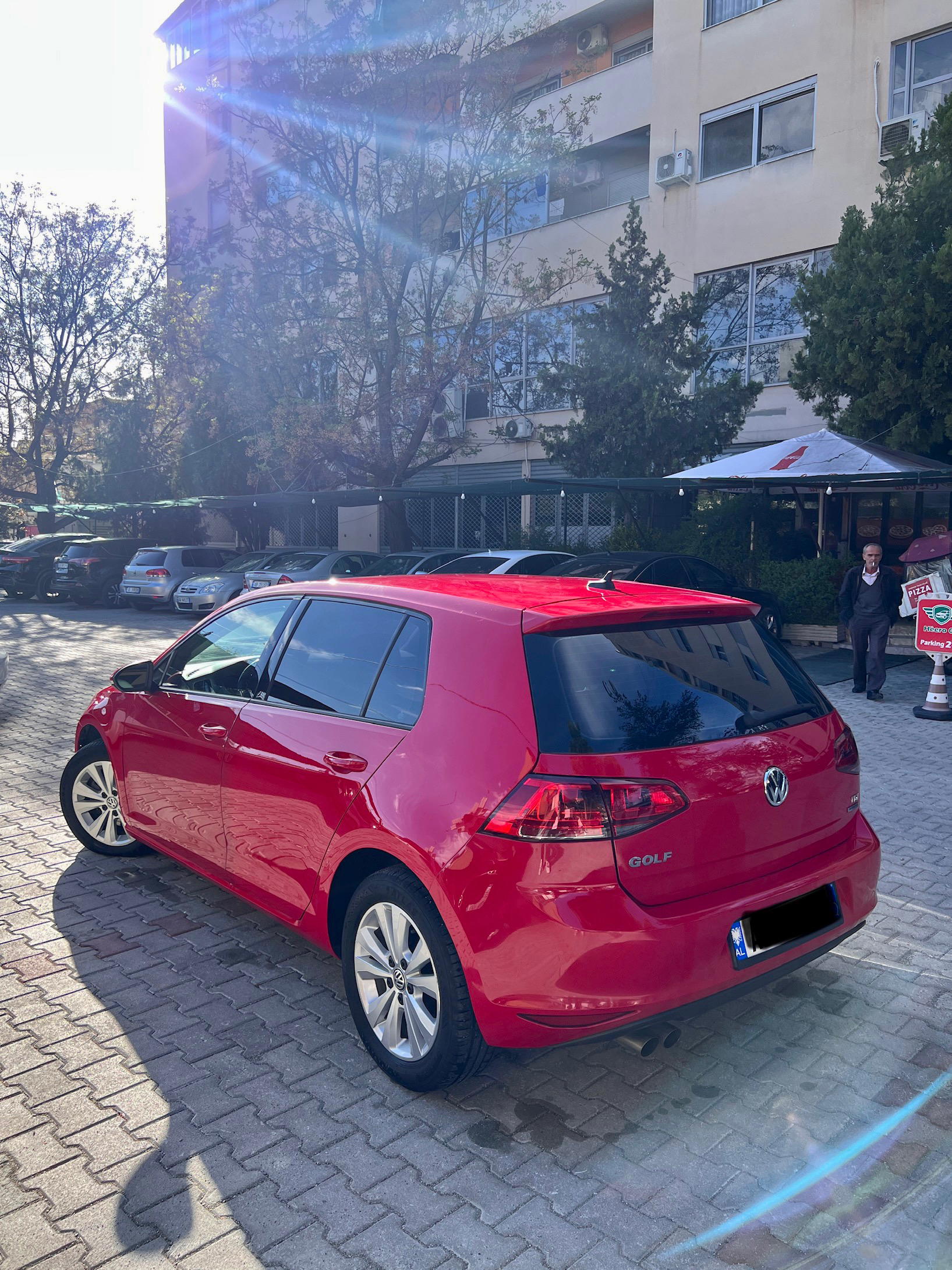 Volkswagen Golf - side view