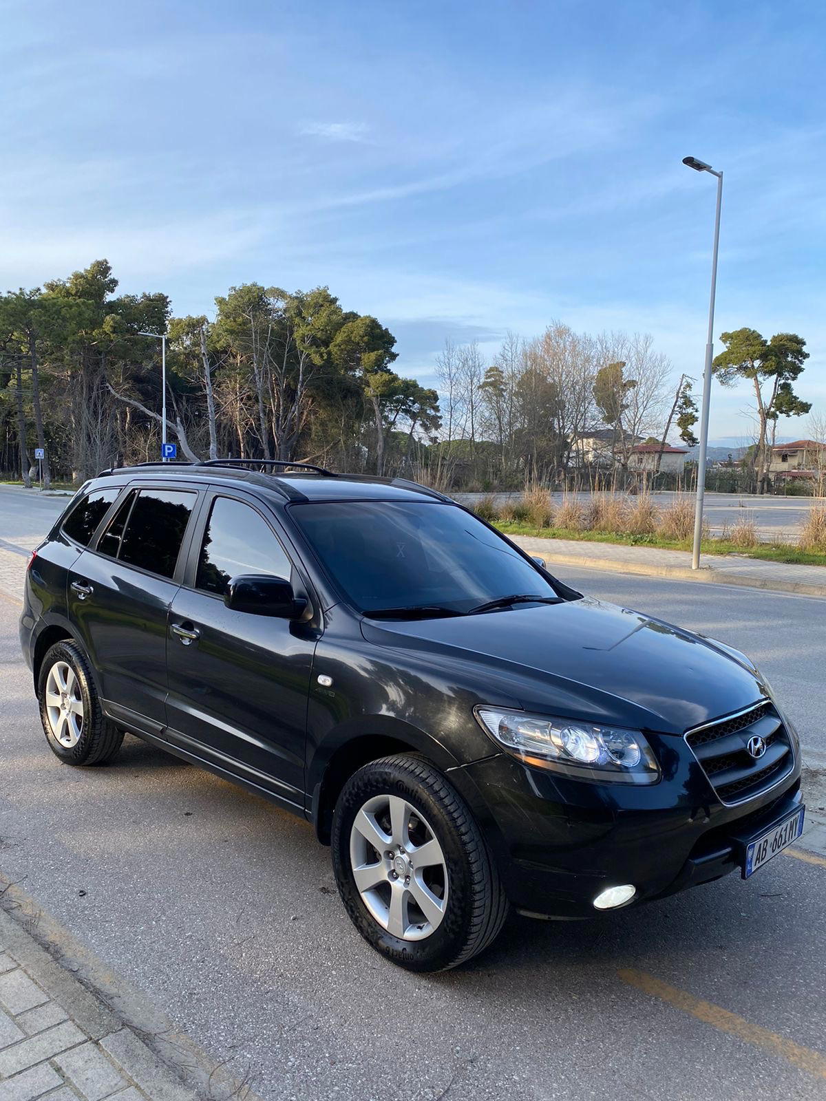 Hyundai Santa Fe - side view