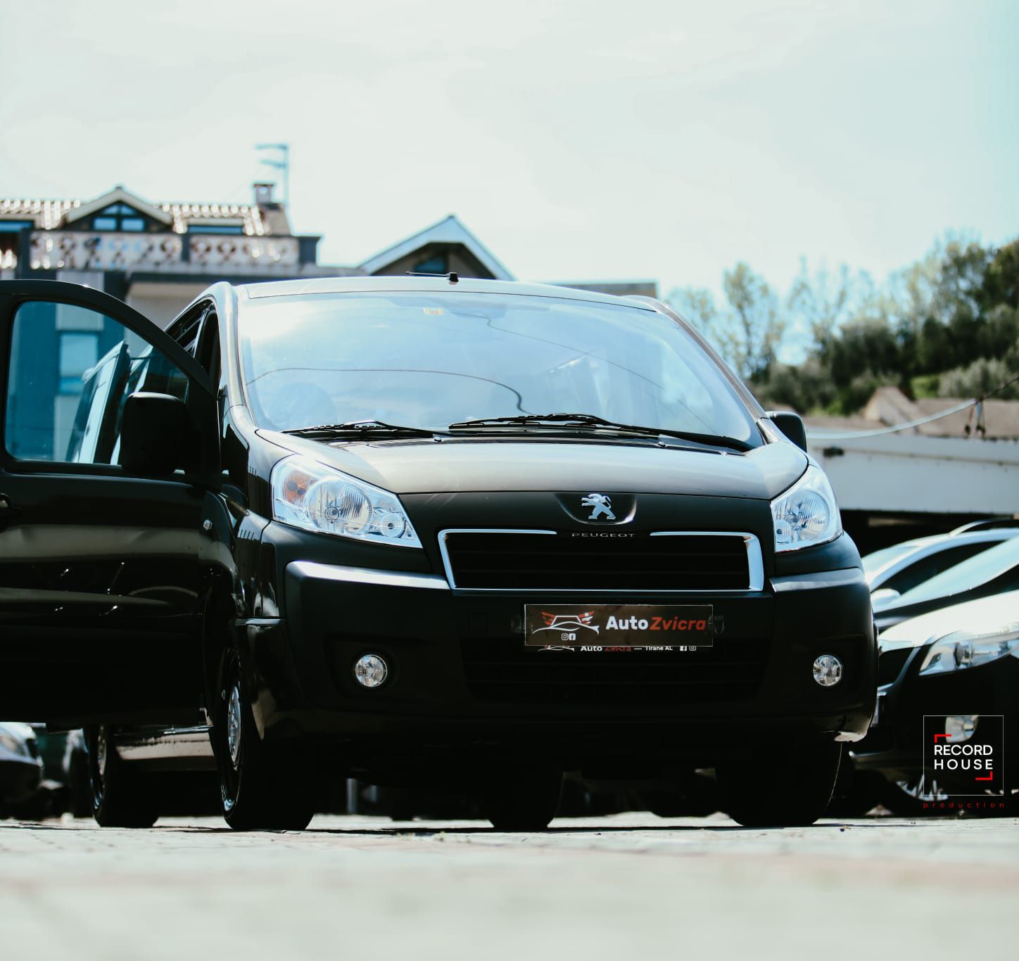 Peugeot 3008 - main photo