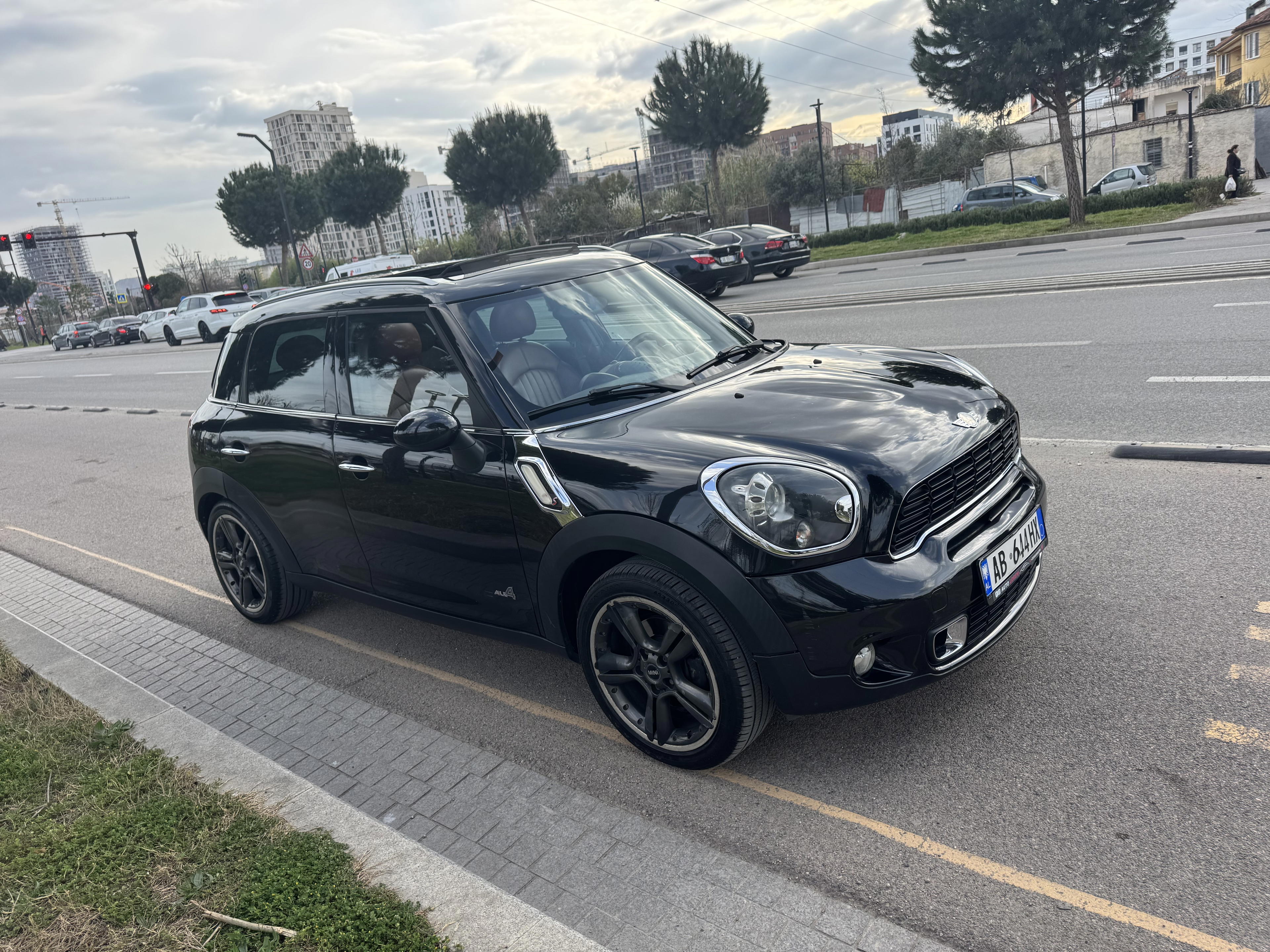 MINI Countryman - main photo