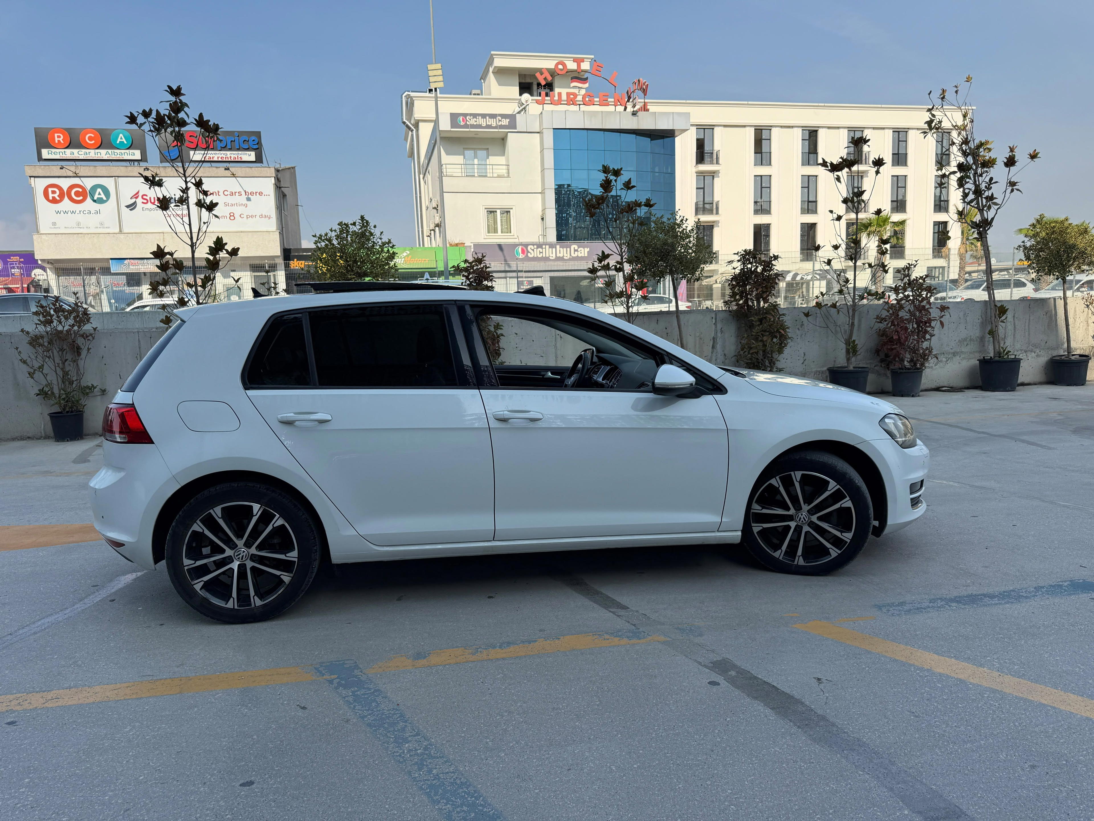 Volkswagen Golf GTD - side view