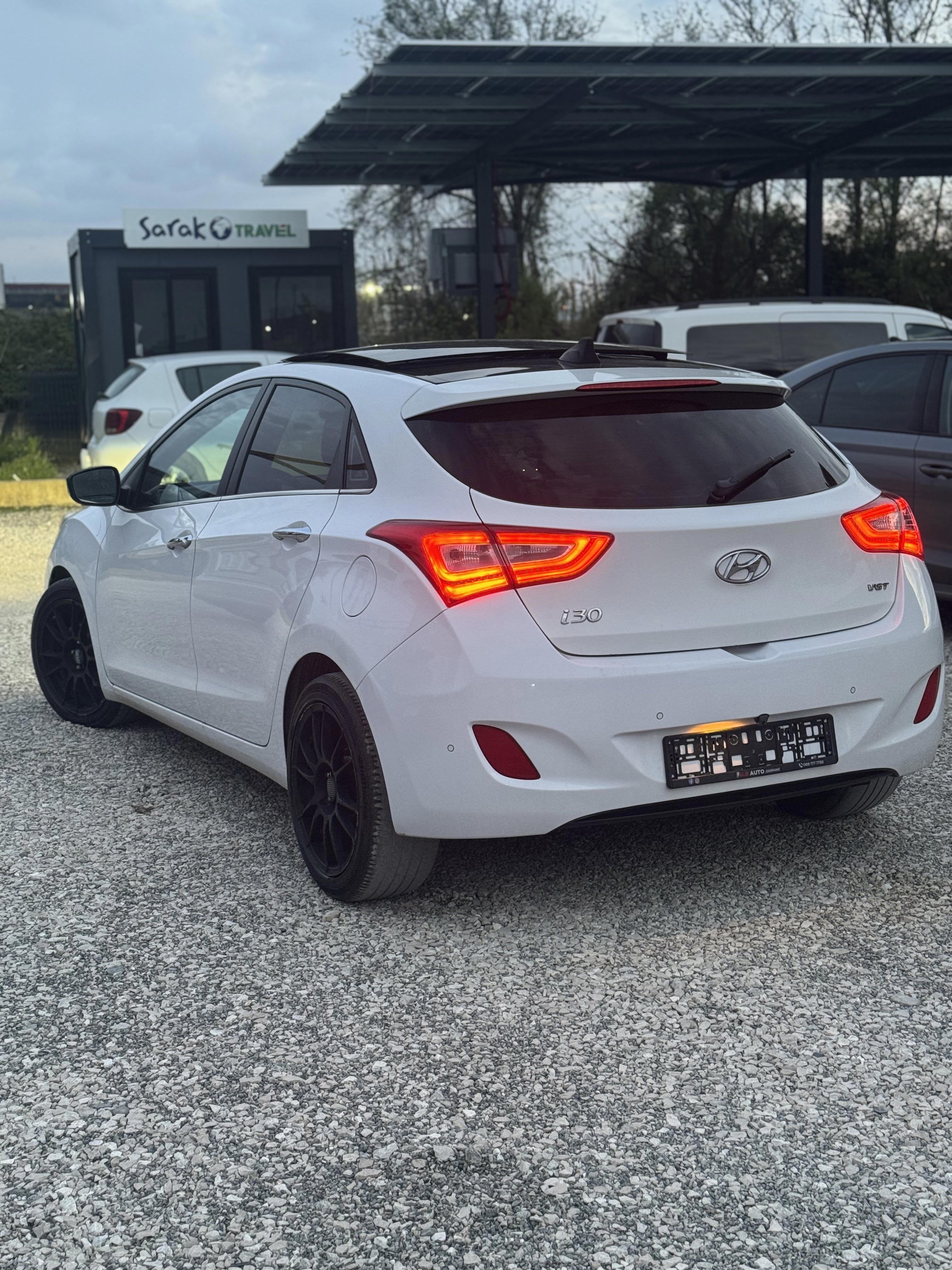 Hyundai I30 - side view